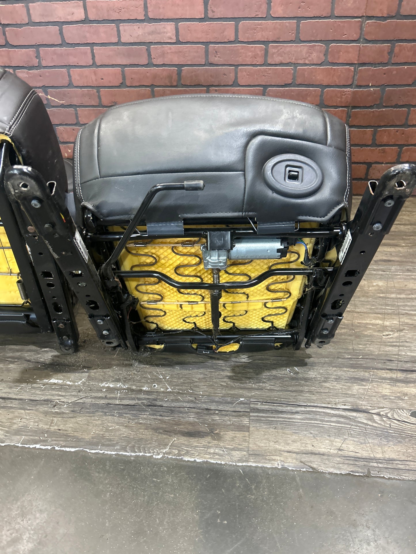 2007-2009 Pontiac Solstice GXP Complete Front Left Right Seat Set Pair OEM