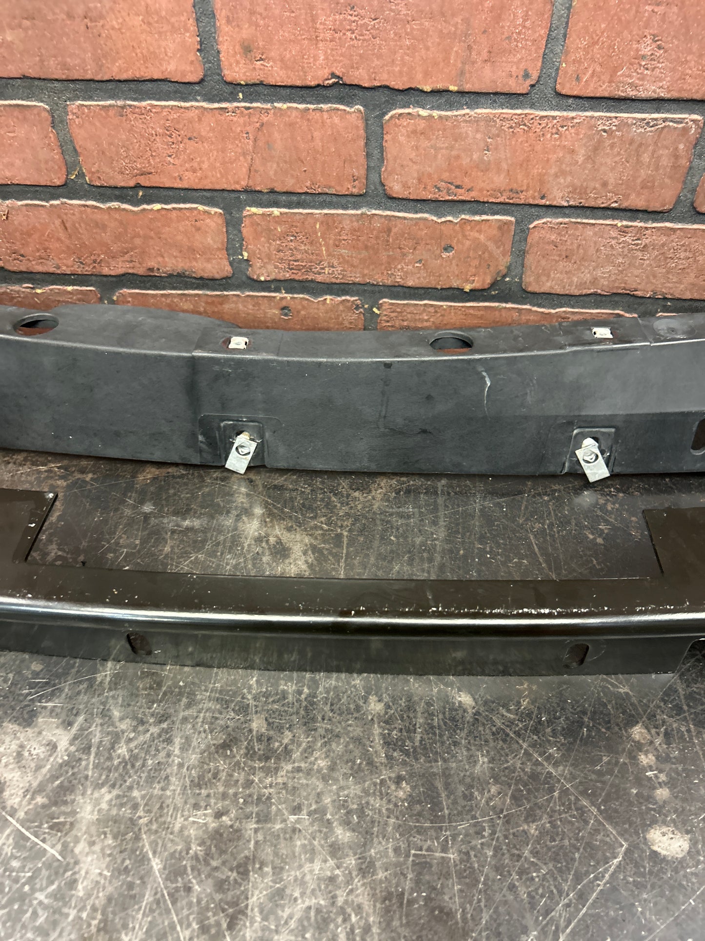 2006-2009 PONTIAC SOLSTICE FRONT BUMPER GRILLE CENTER SUPPORT OEM GM 15854865