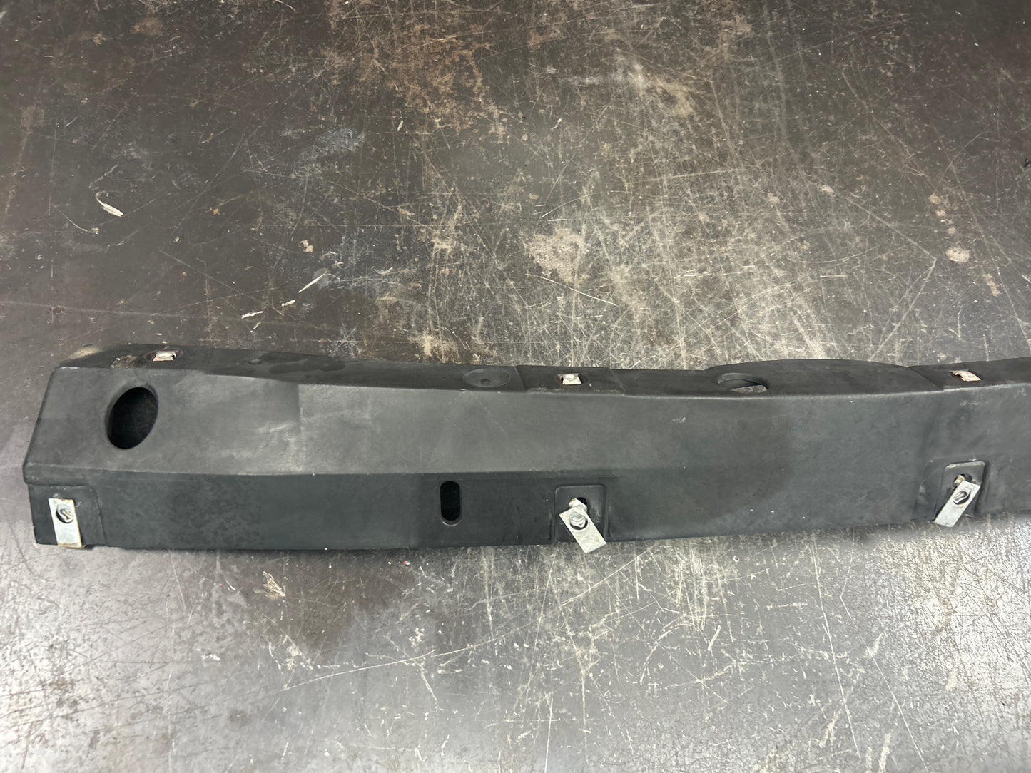 2006-2009 PONTIAC SOLSTICE FRONT BUMPER GRILLE CENTER SUPPORT OEM GM 15854865