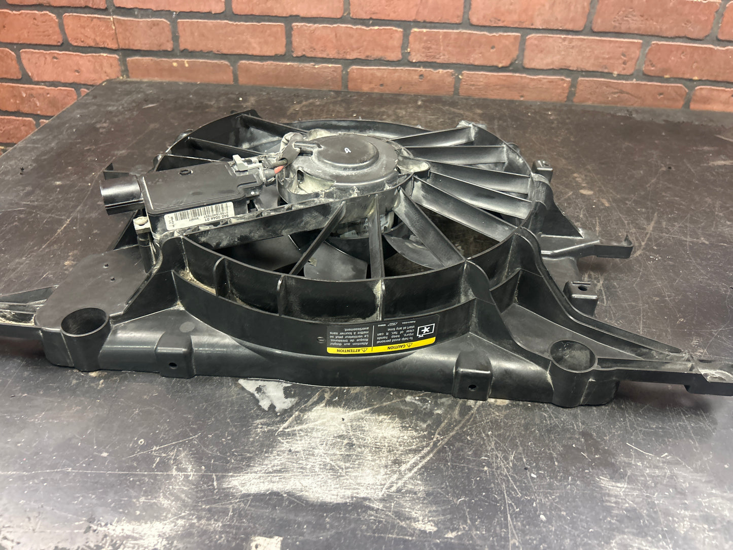 2006-2010 Pontiac Solstice/Saturn Sky Radiator Fan Motor Shroud Assembly OEM