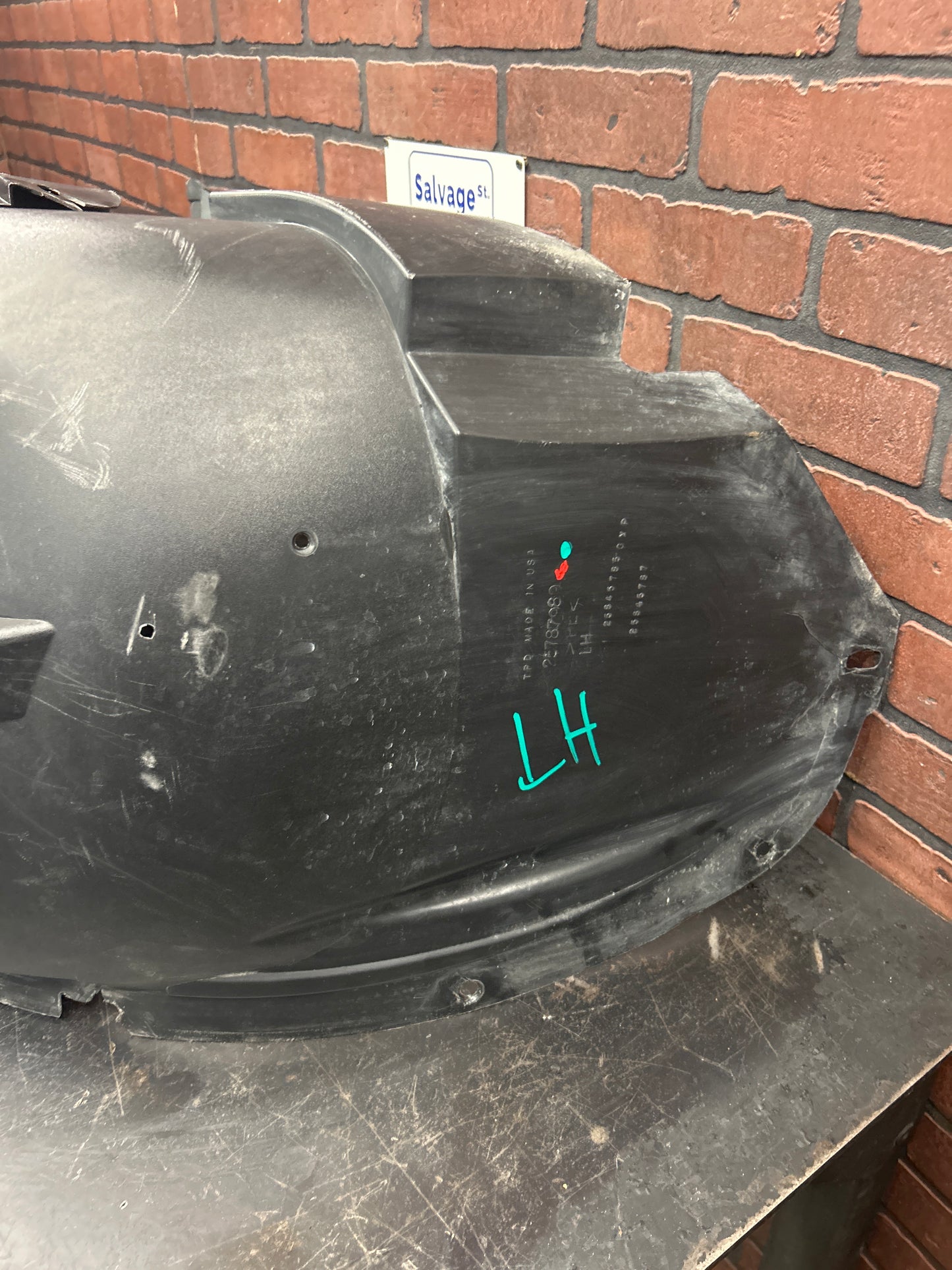 2006-2009 Pontiac Solstice Front Driver Left Inner Fender Liner Splash Guard OEM