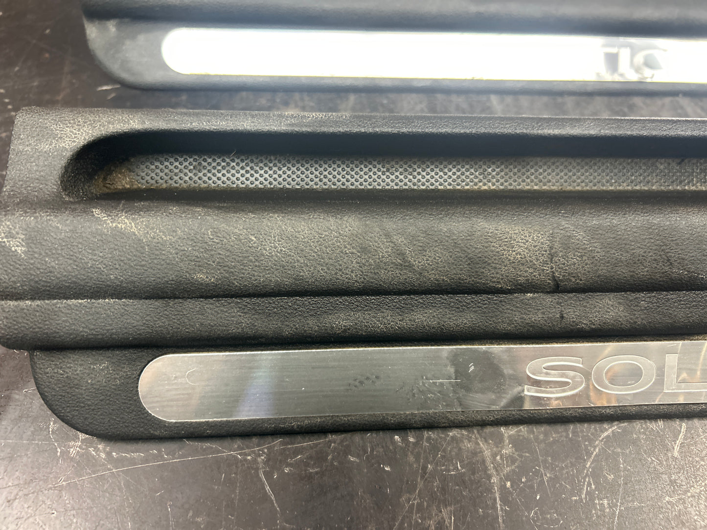 2006-2009 Pontiac Solstice Door Sill Step Kick Panel Carpet Holder Set L+R OEM
