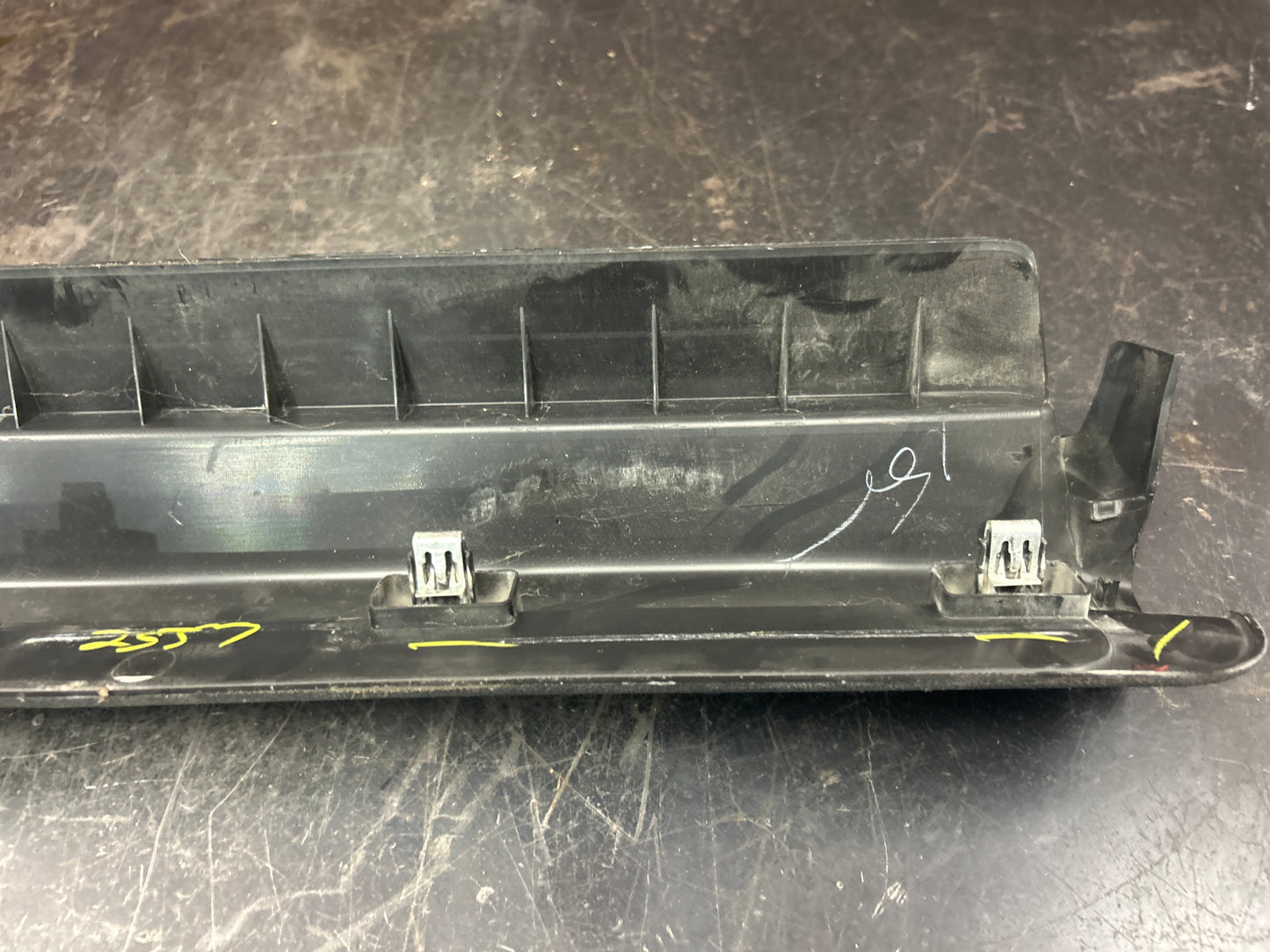 2006-2009 Pontiac Solstice Door Sill Step Kick Panel Carpet Holder Set L+R OEM