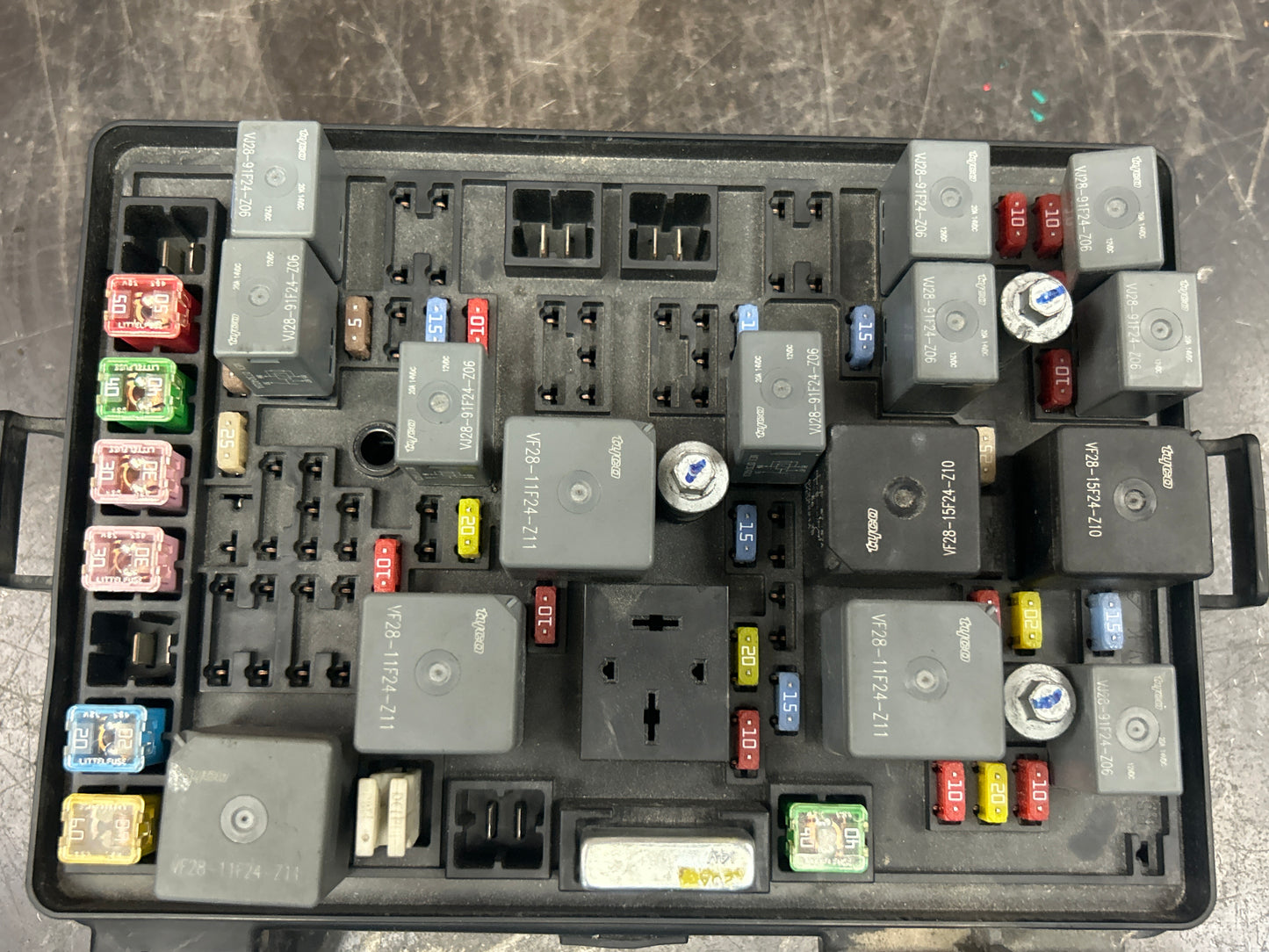 2007-2009 Pontiac Solstice / Saturn Sky Engine Fuse Relay Junction Box Block OEM