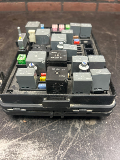 2007-2009 Pontiac Solstice / Saturn Sky Engine Fuse Relay Junction Box Block OEM