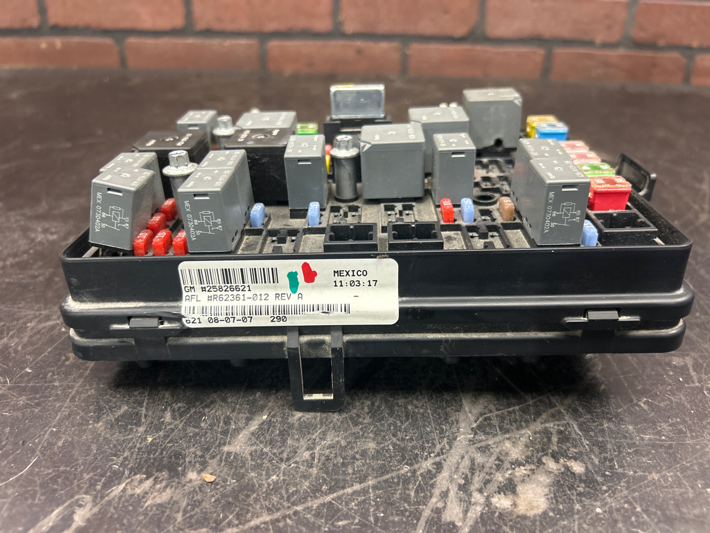 2007-2009 Pontiac Solstice / Saturn Sky Engine Fuse Relay Junction Box Block OEM
