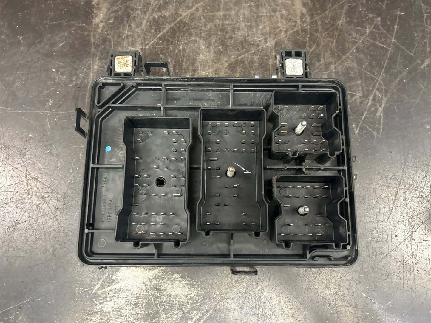 2007-2009 Pontiac Solstice / Saturn Sky Engine Fuse Relay Junction Box Block OEM