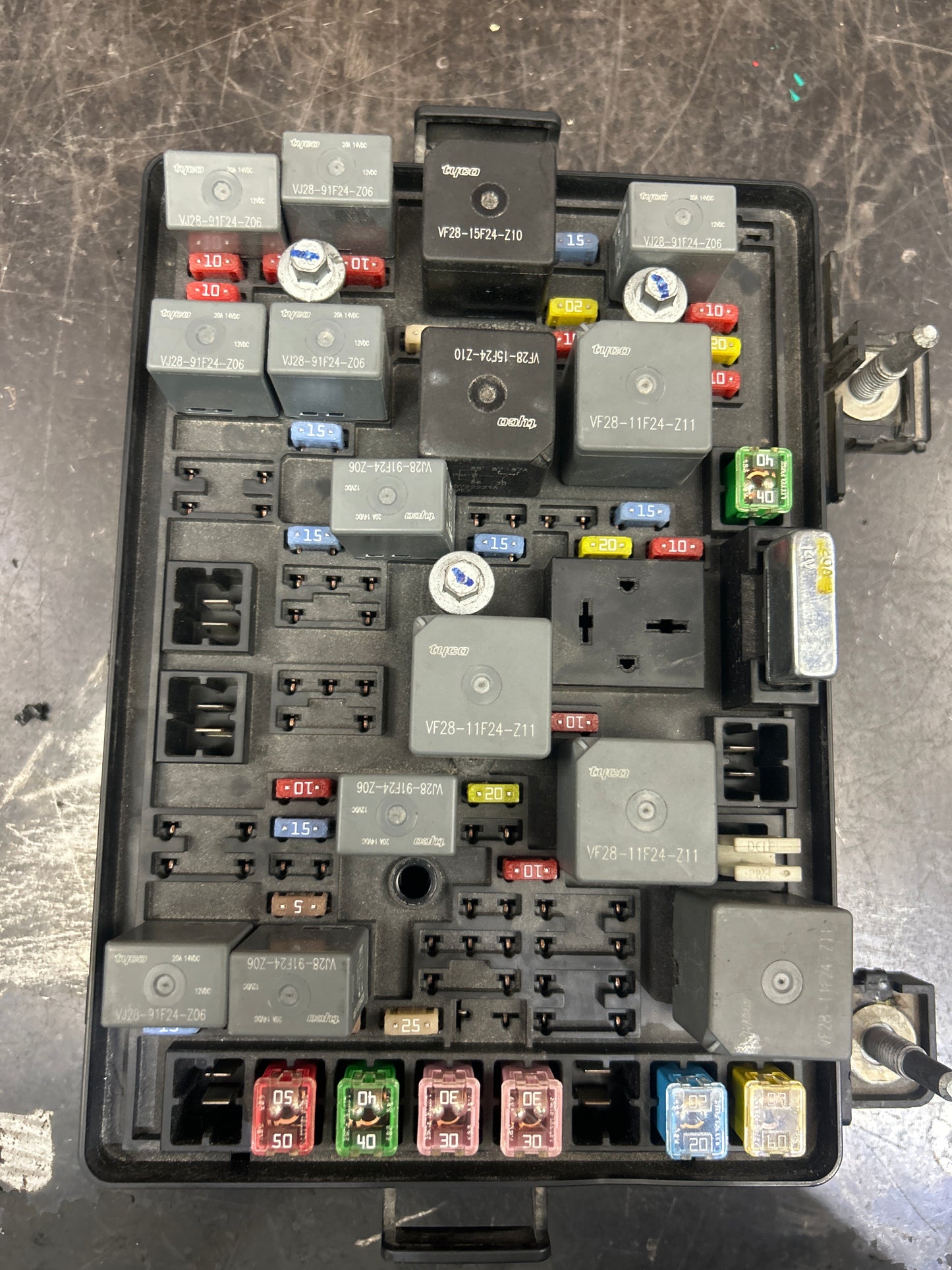 2007-2009 Pontiac Solstice / Saturn Sky Engine Fuse Relay Junction Box Block OEM