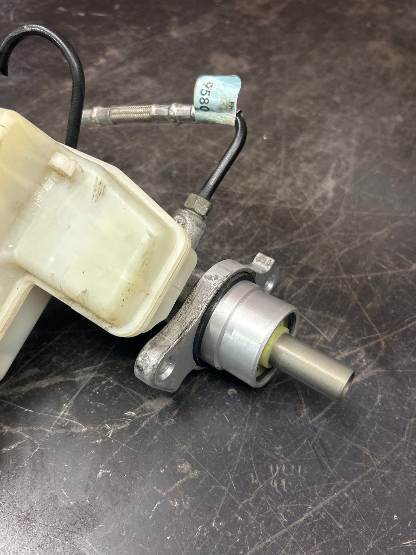 2006-2010 Pontiac Solstice/Saturn Sky Brake Master Cylinder w/ Reservoir OEM