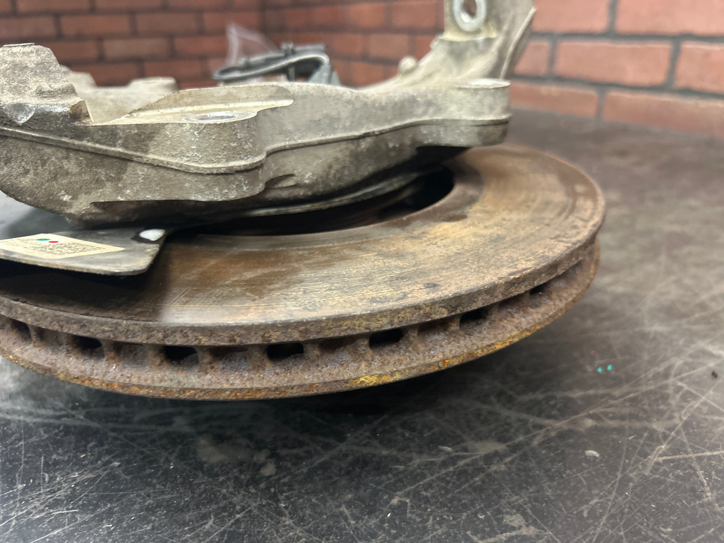 2006-2010 PONTIAC SOLSTICE/SATURN SKY FRONT RIGHT SPINDLE KNUCKLE WHEEL HUB OEM