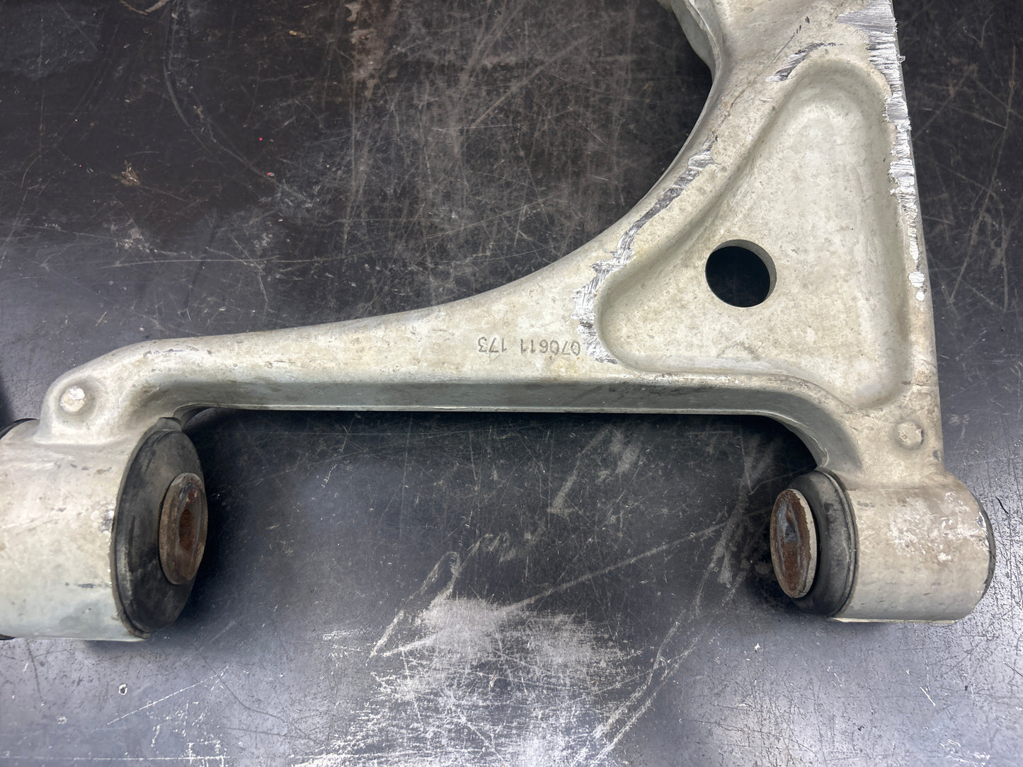 06-10 PONTIAC SOLSTICE/SATURN SKY FRONT RIGHT UPPER & LOWER CONTROL ARM SET OEM