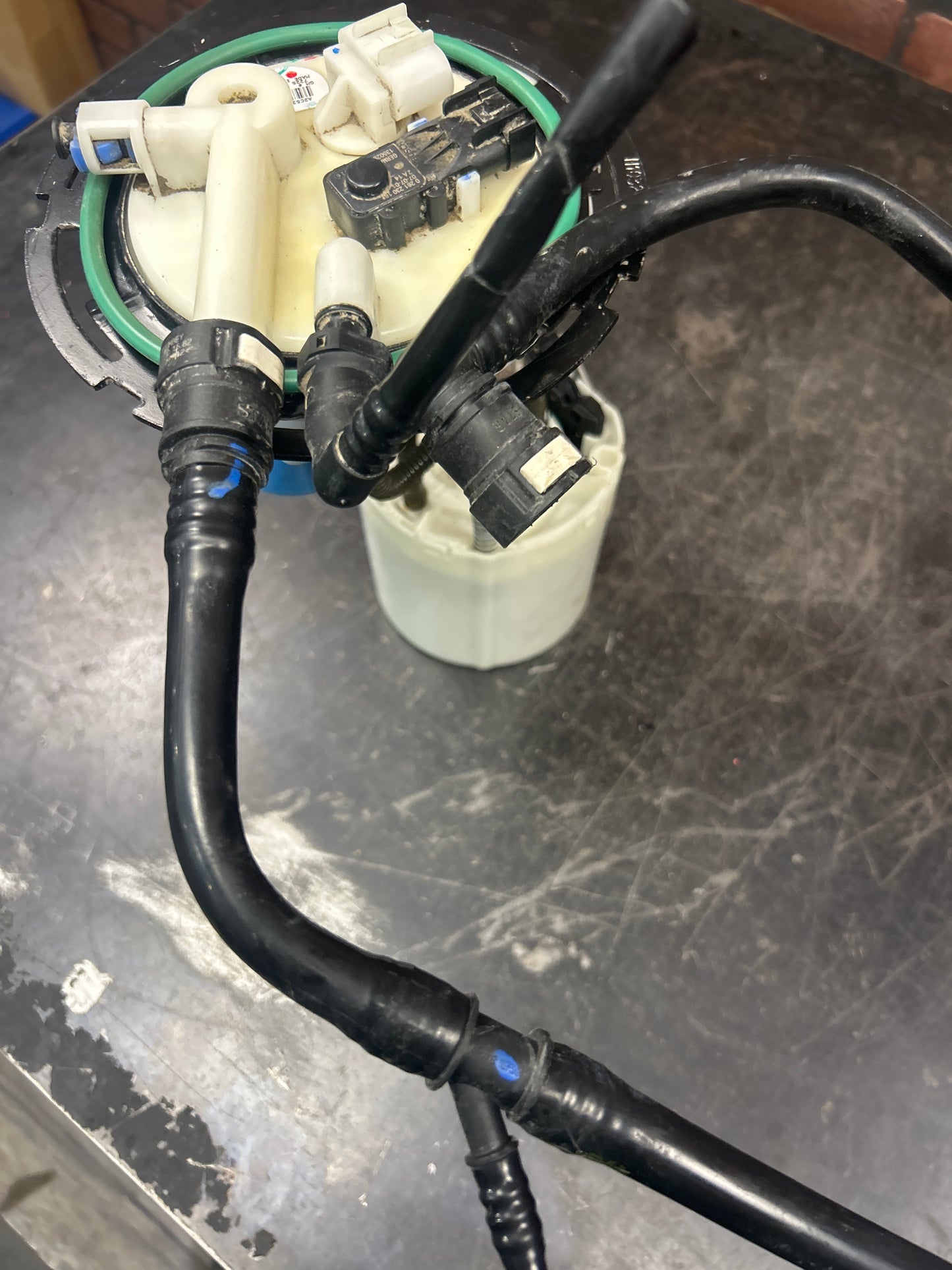2008-2010 Saturn Sky Pontiac Solstice 2.0l Fuel Pump Assembly OEM 15868349