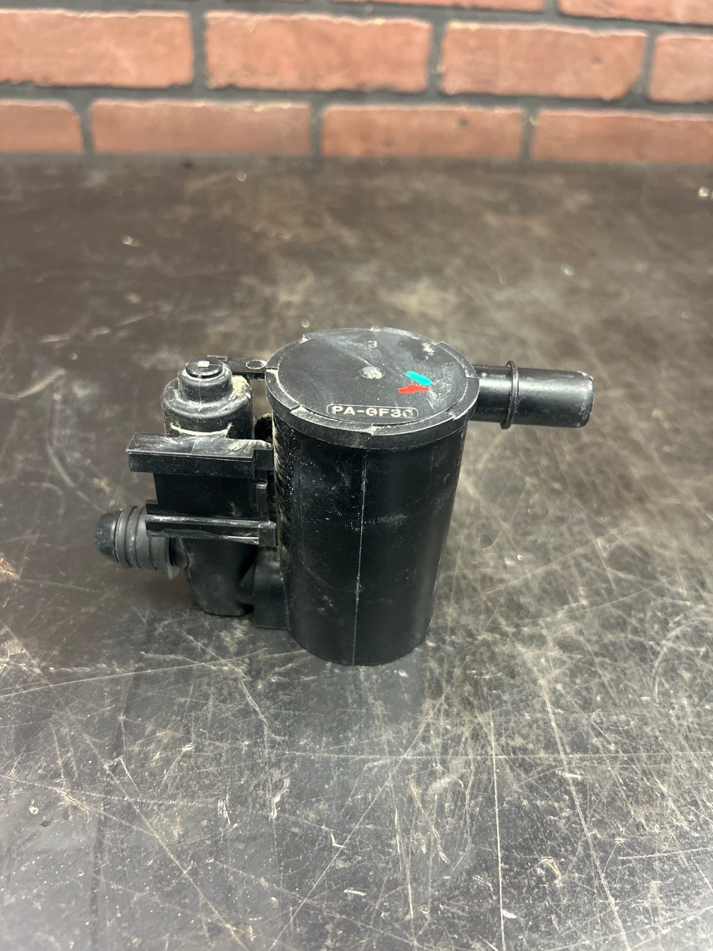 2006-2010 Pontiac Solstice/Saturn Sky Fuel Vapor Charcoal Canister Genuine OEM
