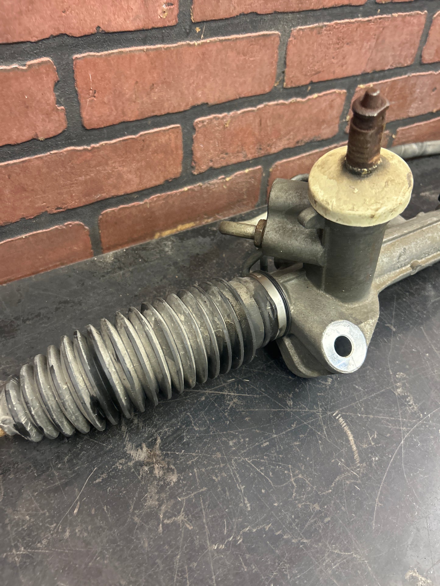 2006-2009 Pontiac Solstice GXP Steering Rack And Pinion Assembly GM OEM 15923219