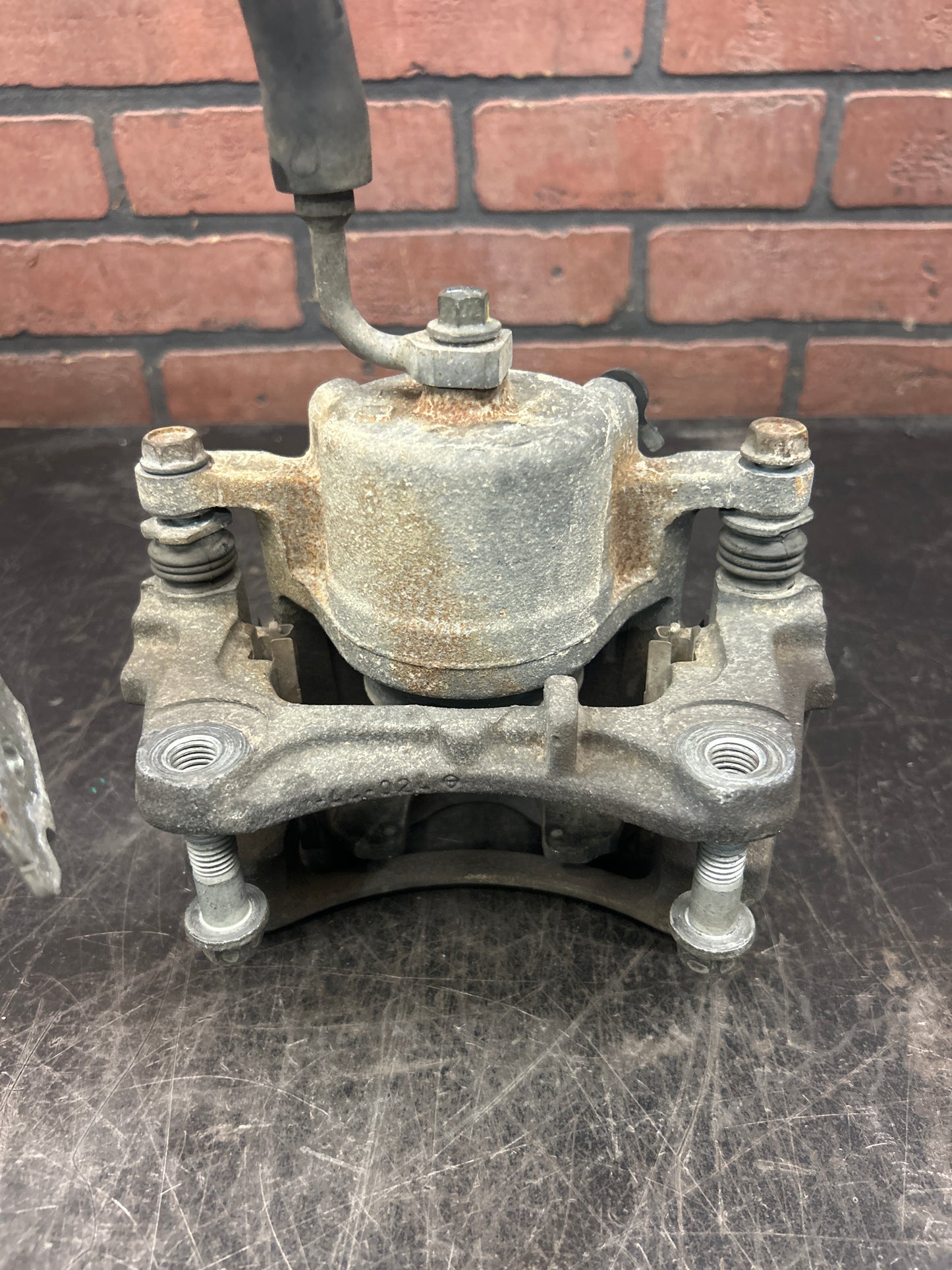 2006-2010 Pontiac Solstice Saturn Sky Front Left Side Brake Caliper Assembly OEM