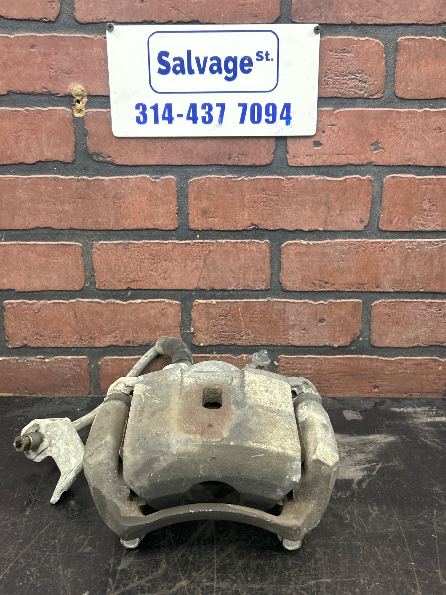 2006-2010 Pontiac Solstice/Saturn Sky  Front Right Brake Caliper OEM 22731035
