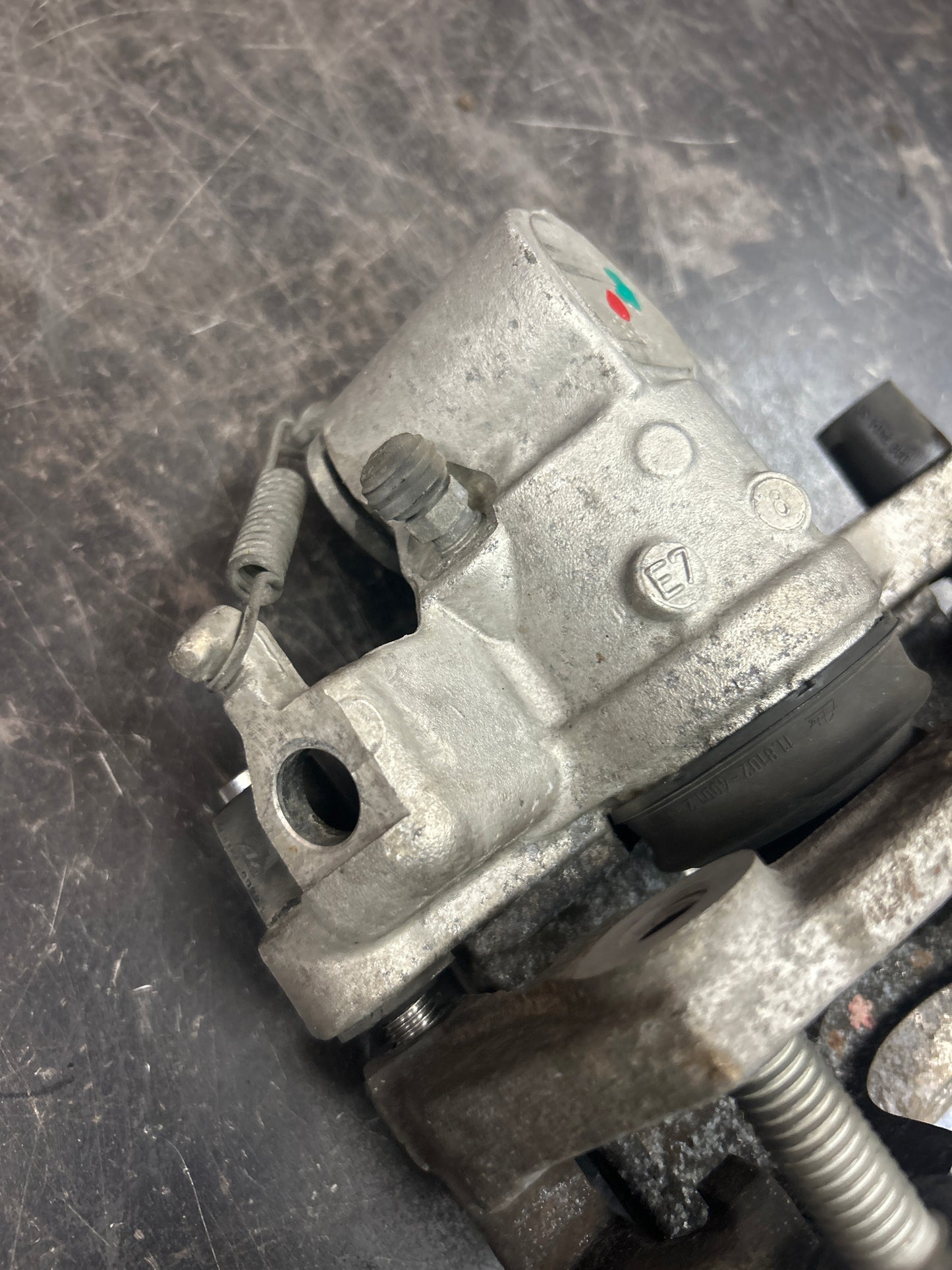 2006-2010 Pontiac Solstice/Saturn Sky Rear Left Side Brake Caliper OEM 15254646