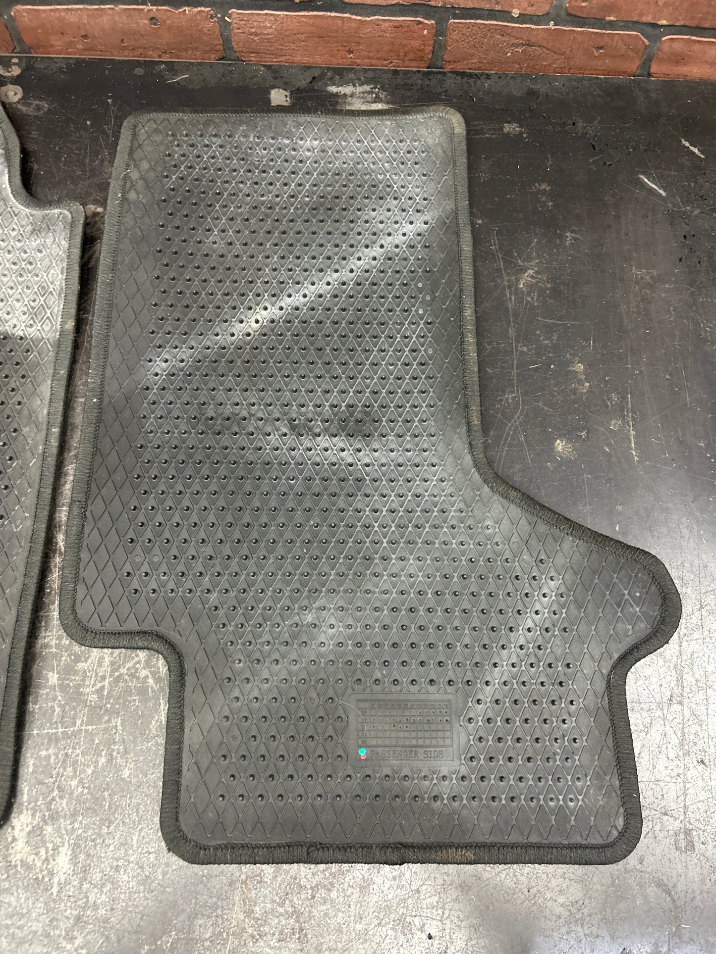 2007-2009 Pontiac Solstice GXP Interior Carpet Floor Mats OEM GM 15255131