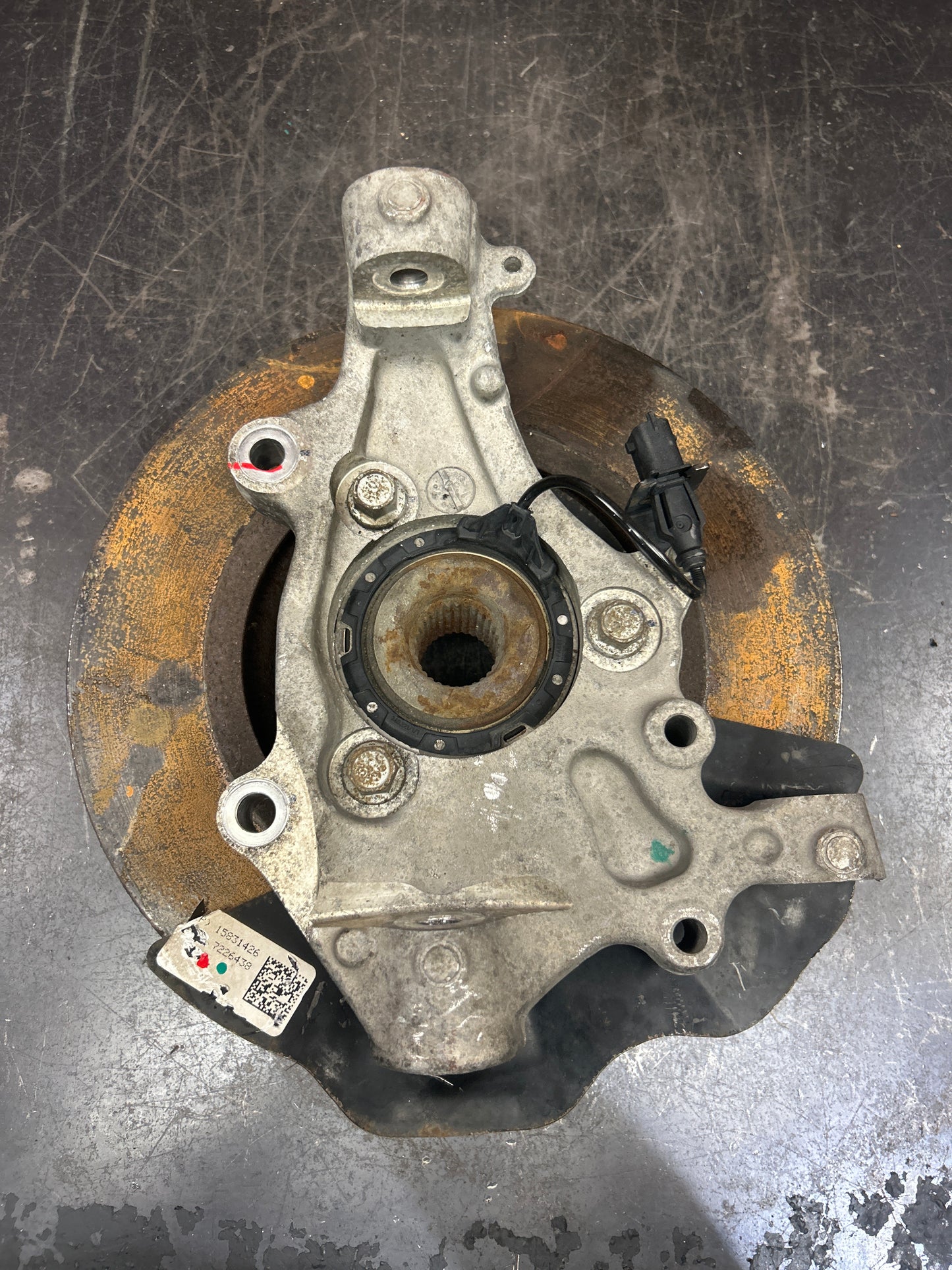 2006-2010 PONTIAC SOLSTICE/SATURN SKY FRONT LEFT SPINDLE KNUCKLE WHEEL HUB OEM