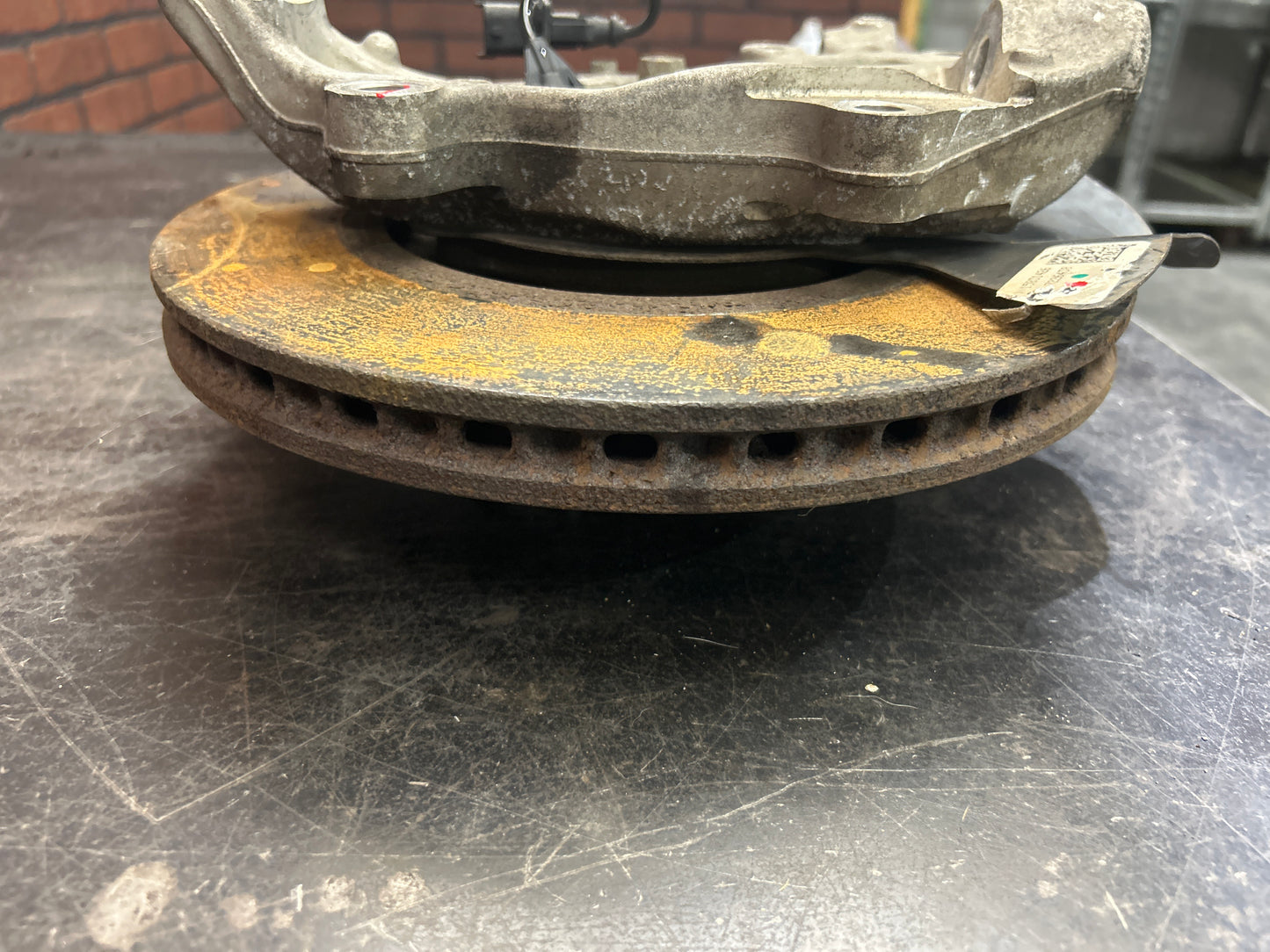 2006-2010 PONTIAC SOLSTICE/SATURN SKY FRONT LEFT SPINDLE KNUCKLE WHEEL HUB OEM