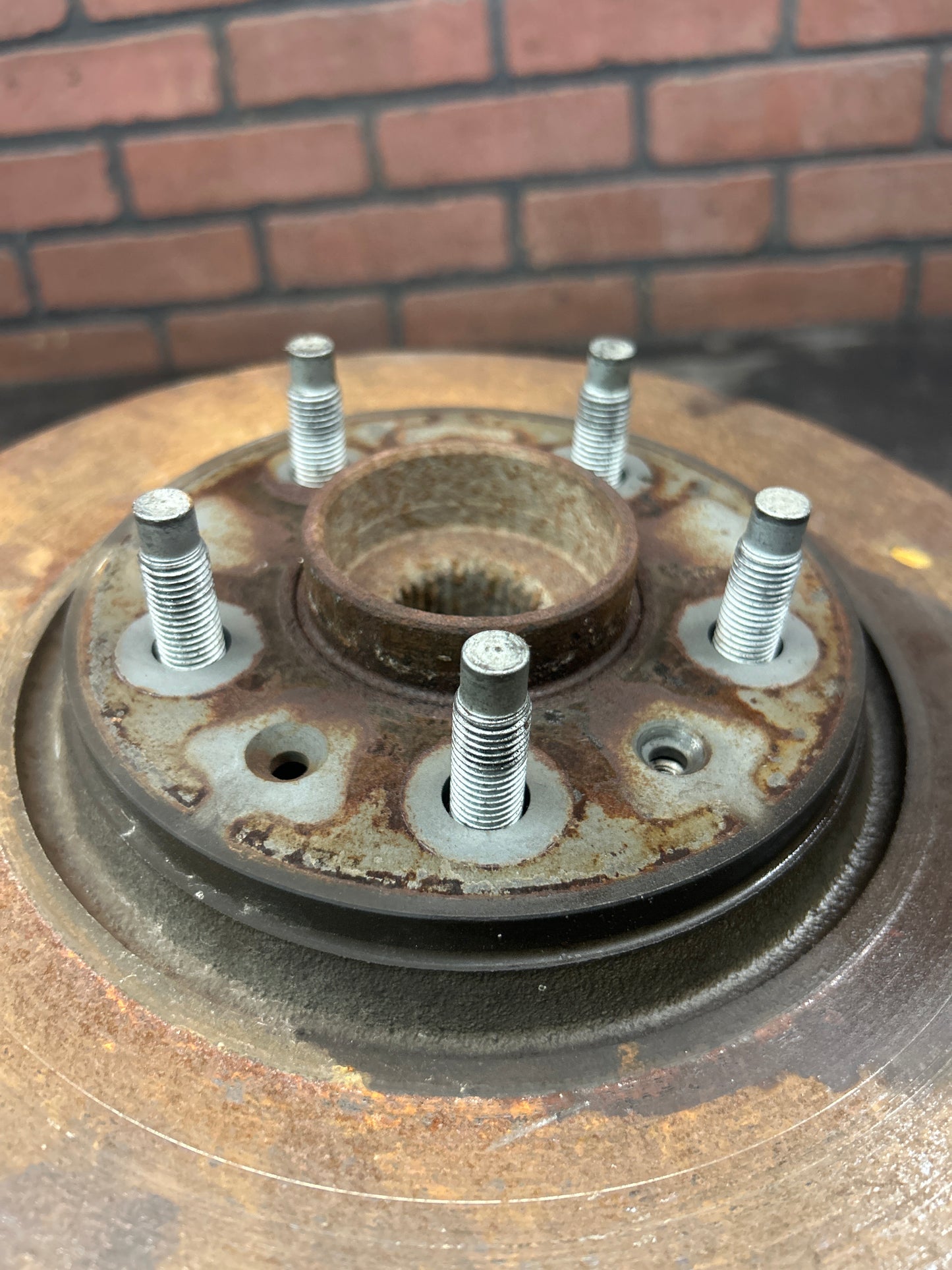 2006-2010 PONTIAC SOLSTICE/SATURN SKY FRONT LEFT SPINDLE KNUCKLE WHEEL HUB OEM
