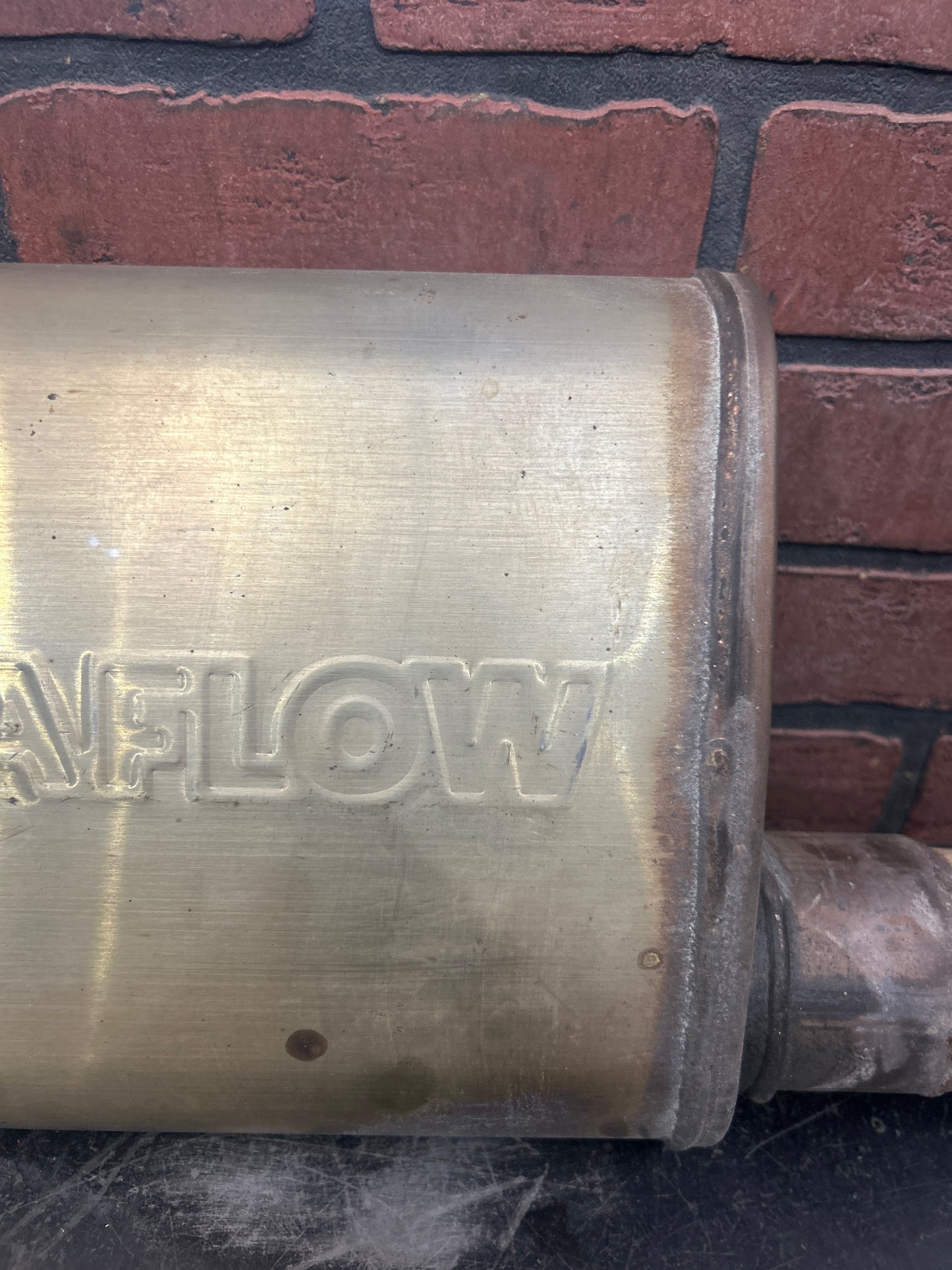 08-10 Dodge Challenger SRT8 6.1L Magnaflow Mufflers 2.5-In Inlet/2.5-In Outlet