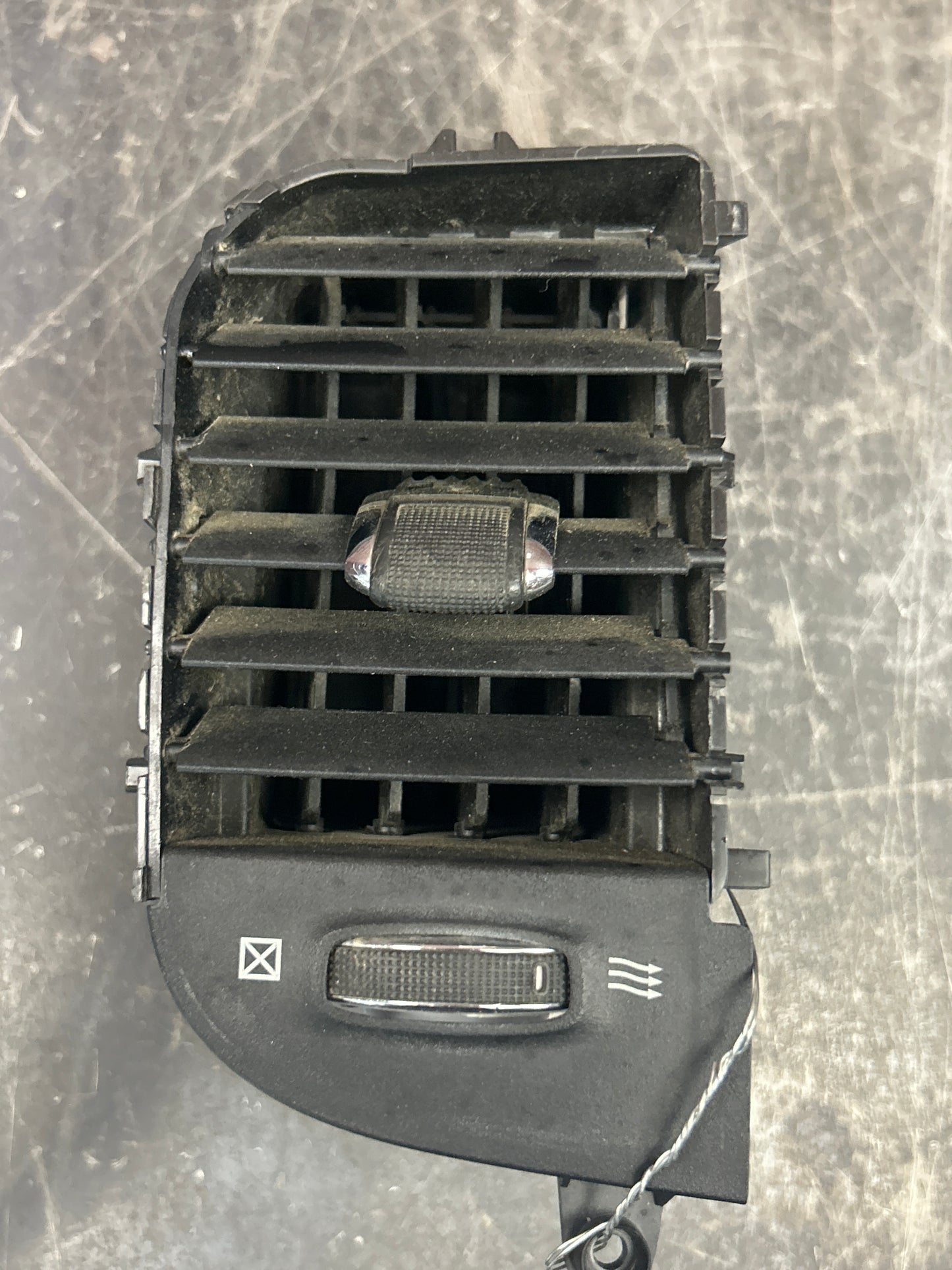 2013-2024 DODGE RAM 1500-3500 DASH AIR VENT PAIR CENTRAL BEZEL 5MK67DX9AA