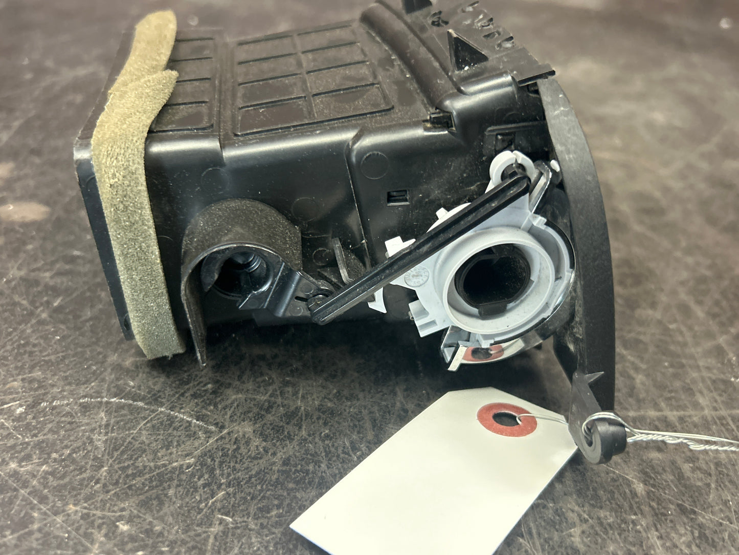 2013-2024 DODGE RAM 1500-3500 DASH AIR VENT PAIR CENTRAL BEZEL 5MK67DX9AA