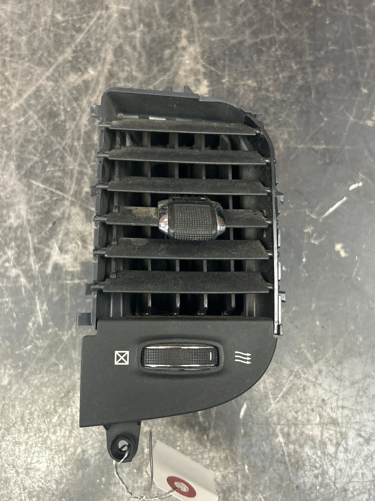 2013-2024 DODGE RAM 1500-3500 DASH AIR VENT PAIR CENTRAL BEZEL 5MK67DX9AA