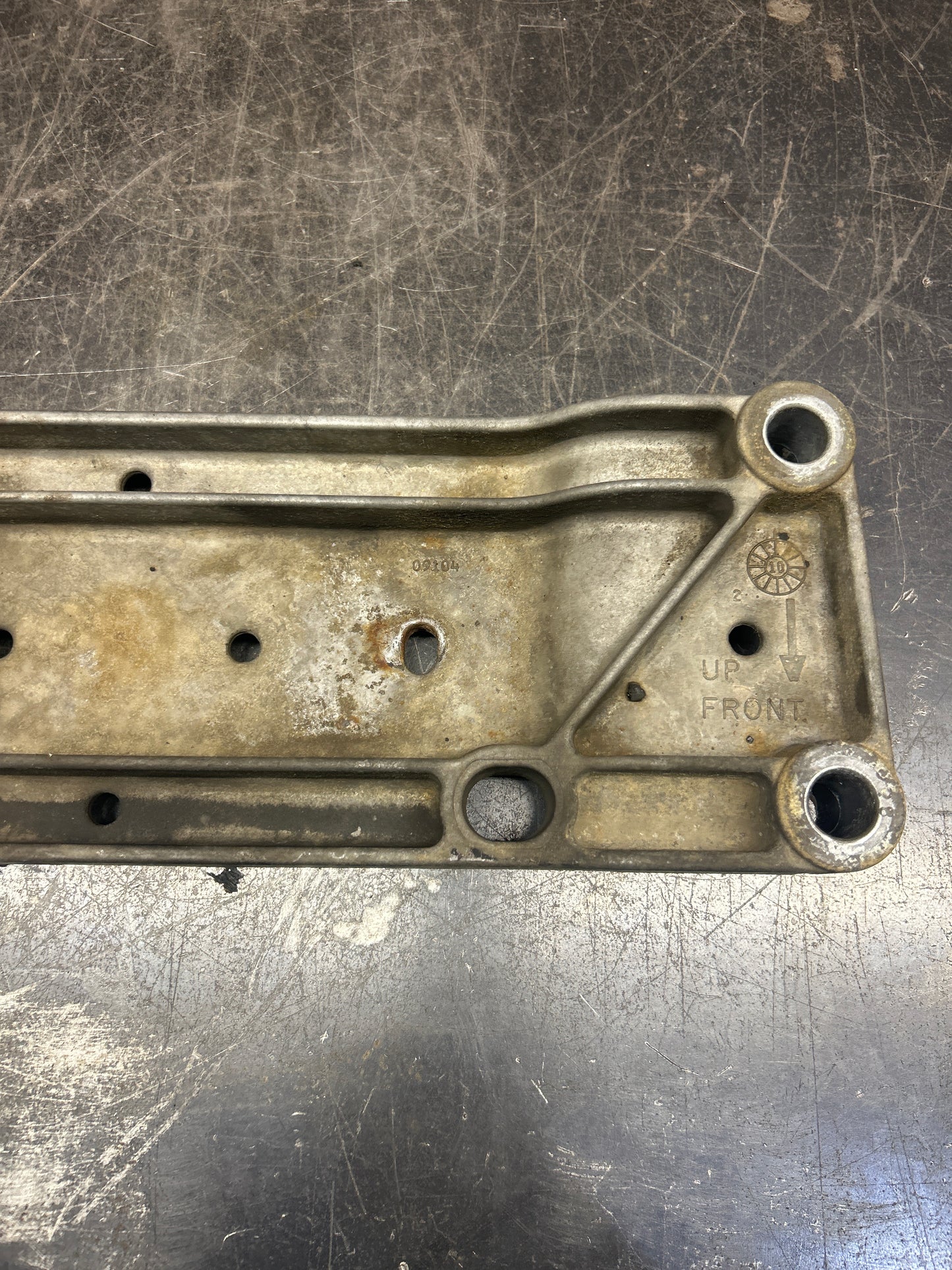 09-23 DODGE CHALLENGER SRT MANUAL TRANSMISSION CROSS MEMBER BRACKET