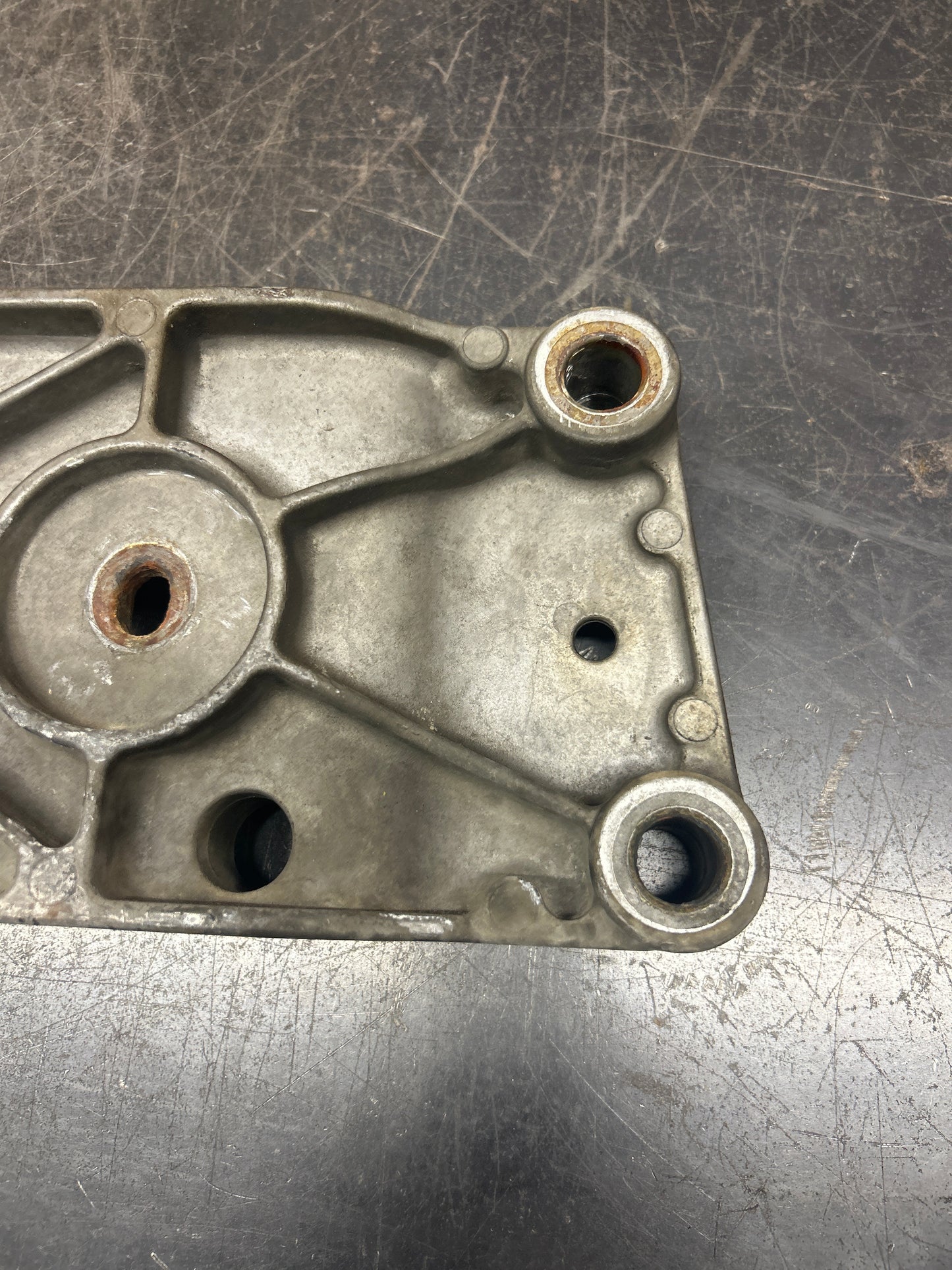 09-23 DODGE CHALLENGER SRT MANUAL TRANSMISSION CROSS MEMBER BRACKET