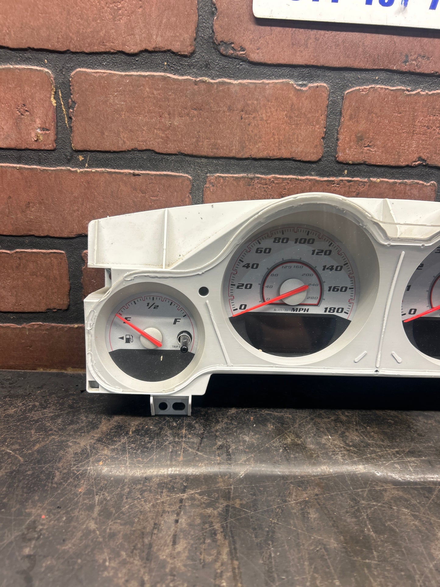 O5-13 Dodge Challenger/Charger SRT8 Speedometer Instrument Cluster 04837928AA