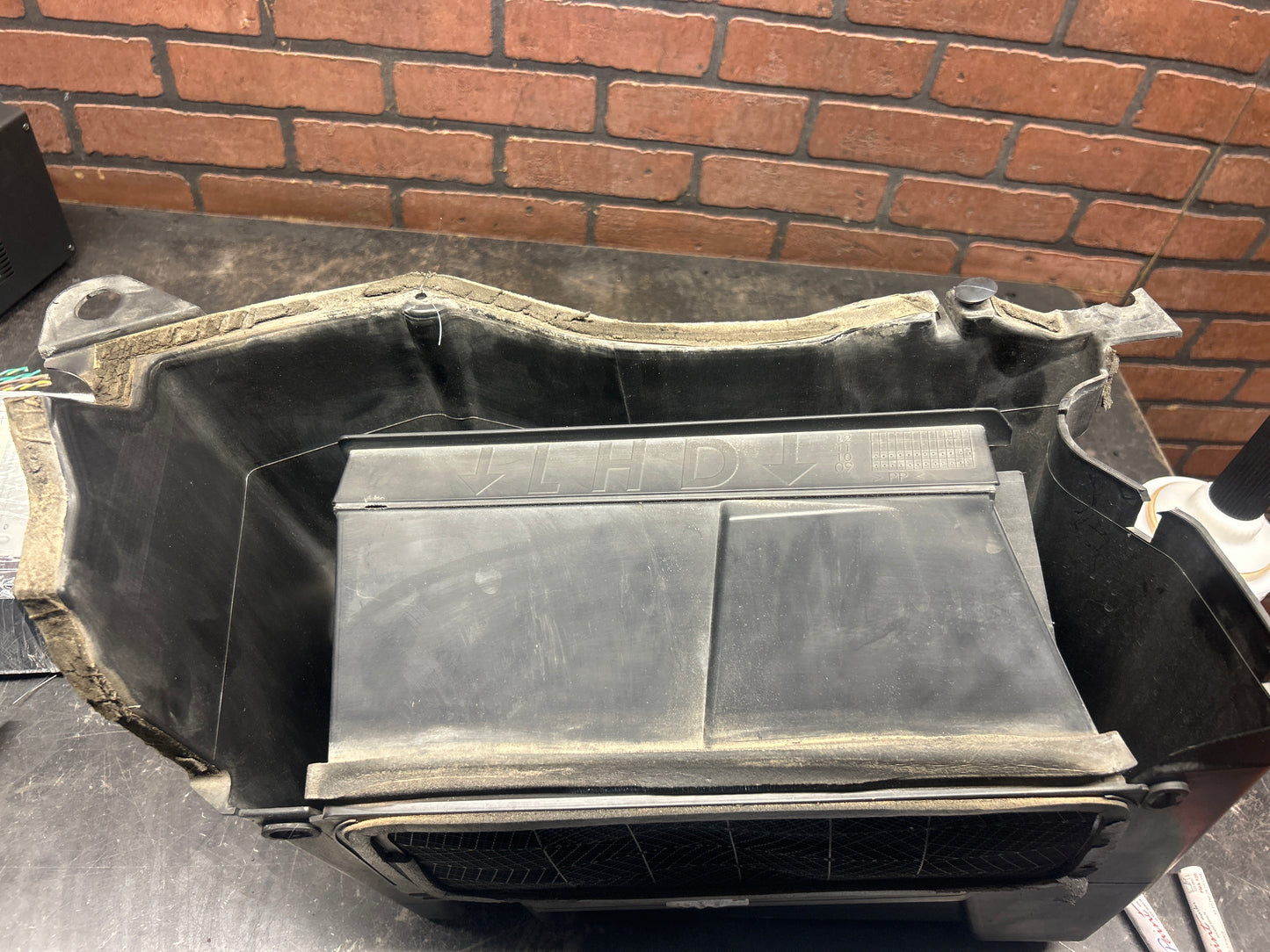 2011-2023 CHARGER/CHALLENGER/300 CABIN FRESH AIR INLET DUCT BOX OEM 55038179AE