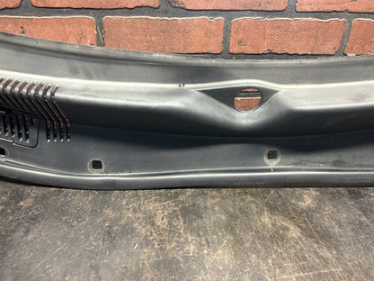 08-23 CHALLENGER SRT8 OEM EXTERIOR WINDSHIELD WIPER COWL TRIM PANEL 05028757AD