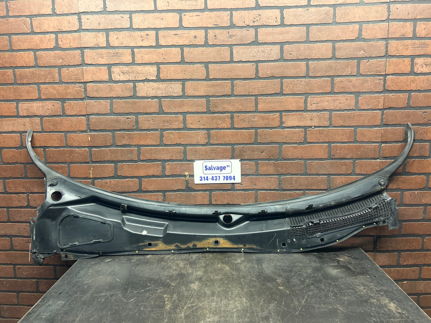 08-23 CHALLENGER SRT8 OEM EXTERIOR WINDSHIELD WIPER COWL TRIM PANEL 05028757AD