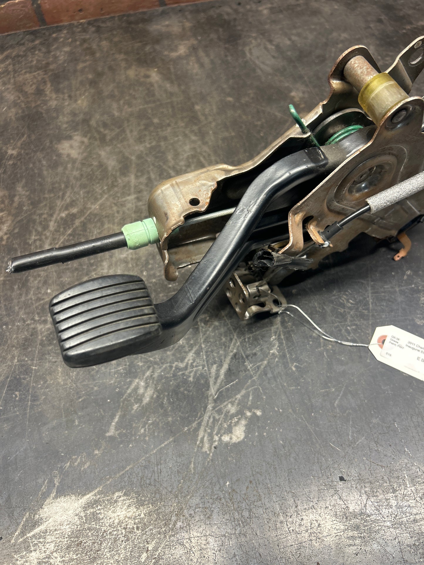 08-23 DODGE CHALLENGER EMERGENCY PARKING BRAKE STOP RELEASE PEDAL LEVER OEM