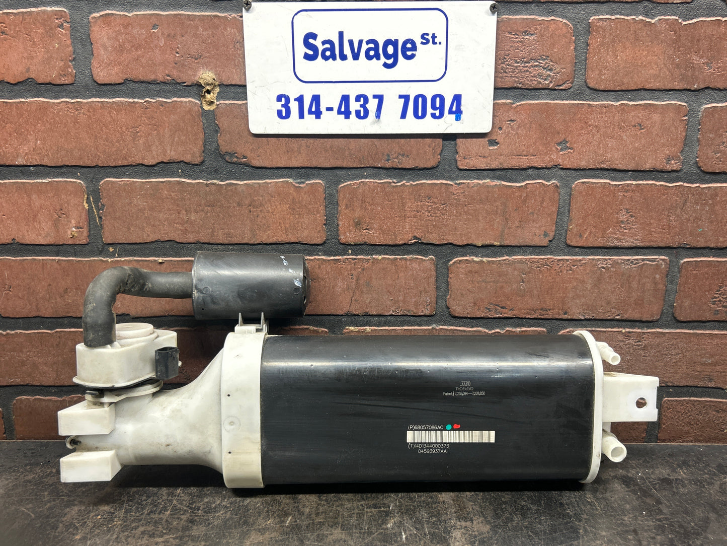 11-17 CHARGER/CHALLENGER/300 6.4L OEM FUEL VAPOR CHARCOAL EVAPORATOR CANISTER