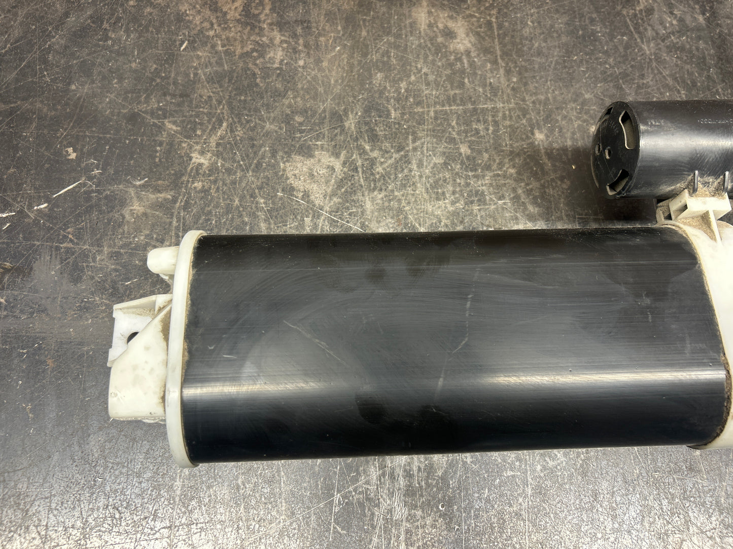 11-17 CHARGER/CHALLENGER/300 6.4L OEM FUEL VAPOR CHARCOAL EVAPORATOR CANISTER