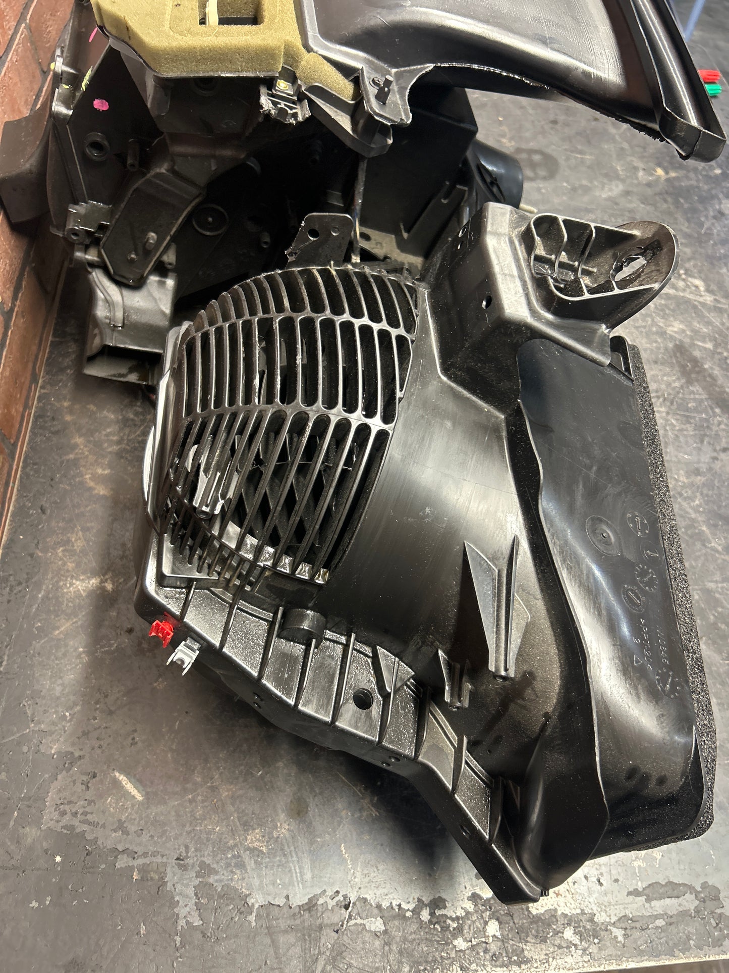 2011 - 2023 CHALLENGER CHARGER 300 HVAC A/C HEATER BLOWER HOUSING CASE OEM