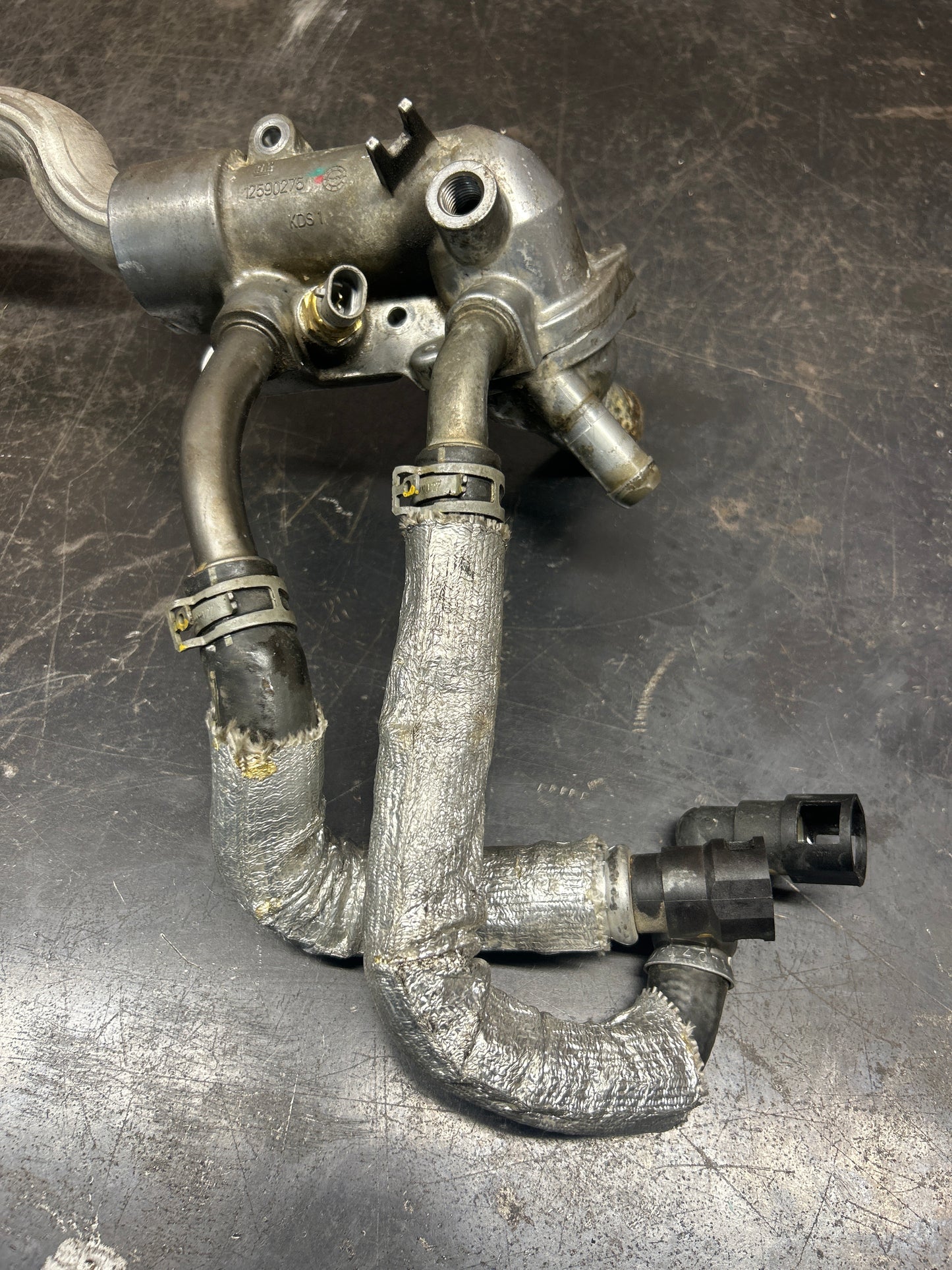 2007-2010 Pontiac Solstice/Saturn Sky 2.0L Turbo Thermostat and housing OEM