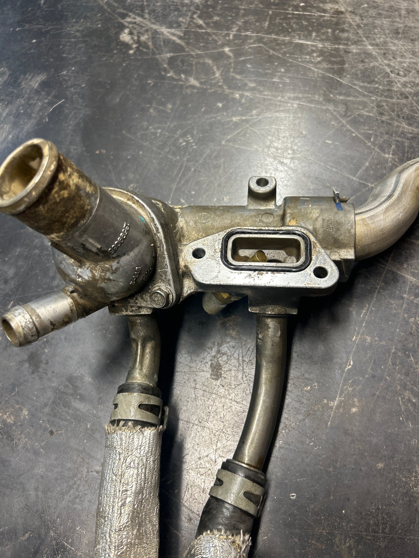 2007-2010 Pontiac Solstice/Saturn Sky 2.0L Turbo Thermostat and housing OEM