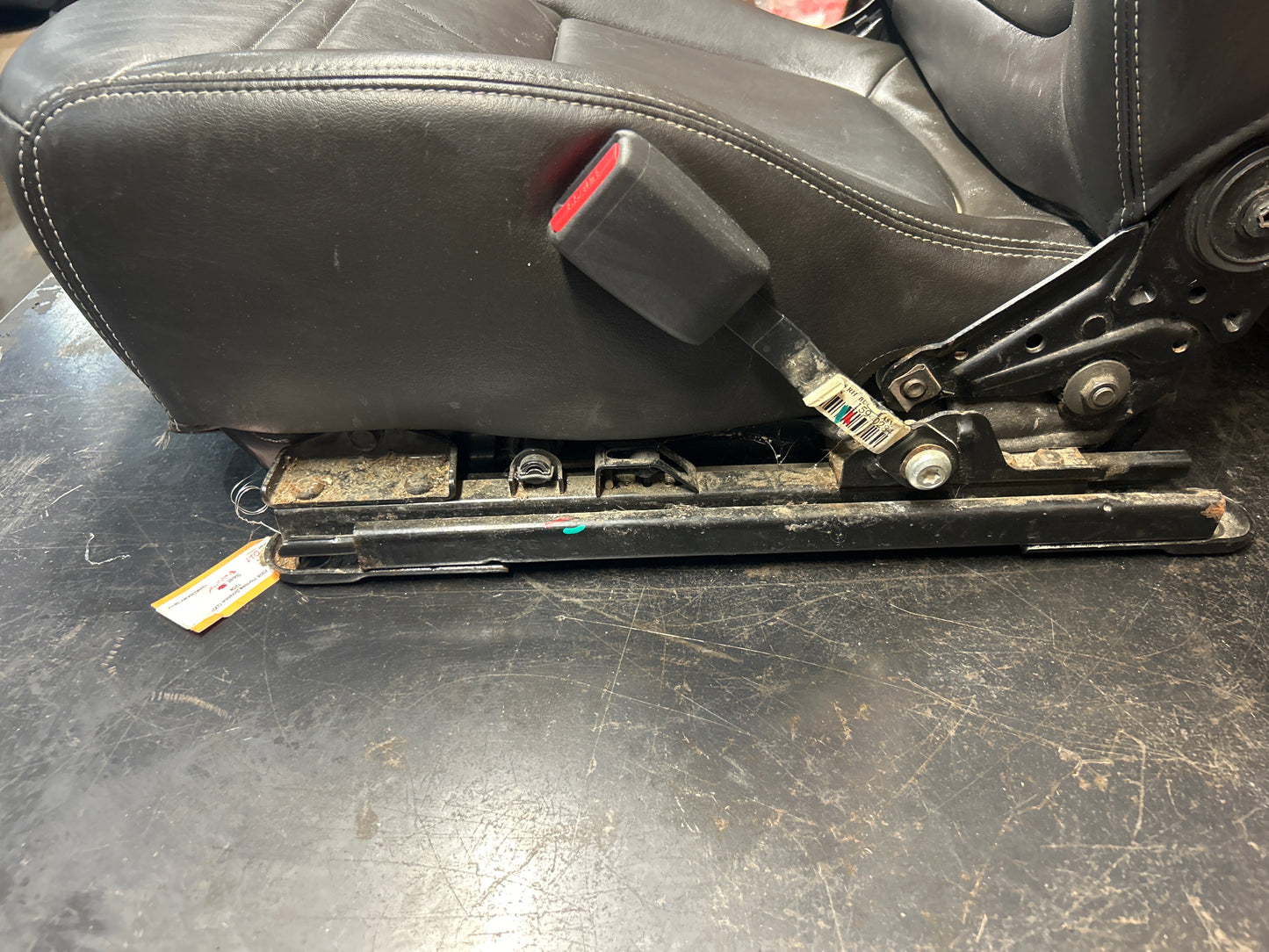 2007-2009 Pontiac Solstice GXP Front Bucket Leather Passenger Seat OEM 25883378