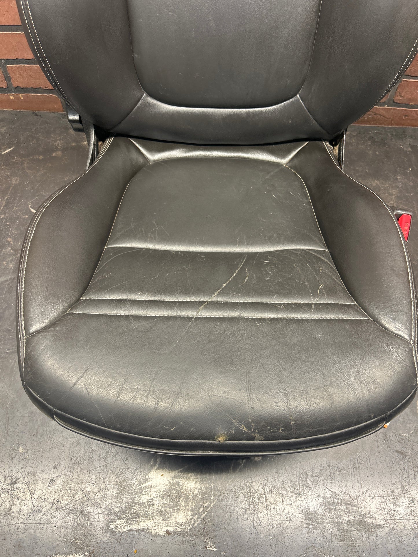 2007-2009 Pontiac Solstice GXP Front Bucket Leather Passenger Seat OEM 25883378
