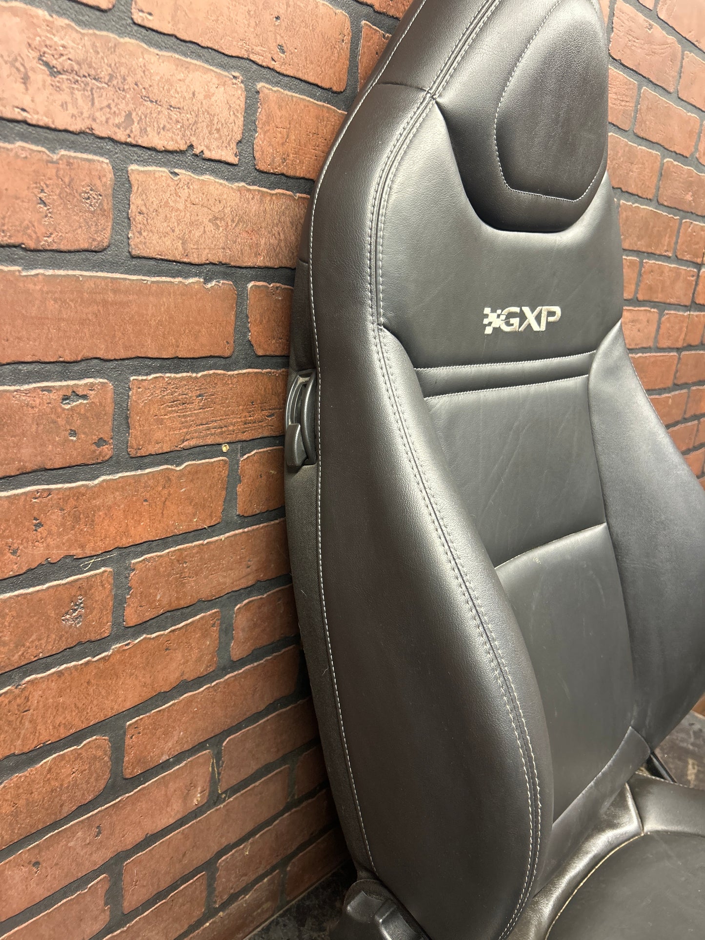 2007-2009 Pontiac Solstice GXP Front Bucket Leather Passenger Seat OEM 25883378