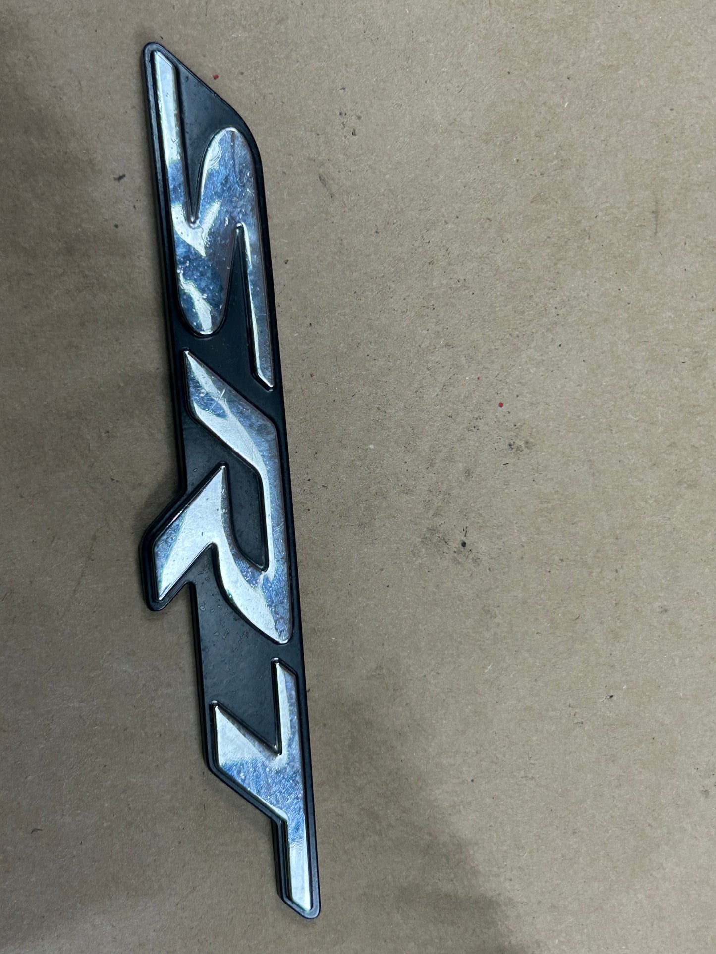 08-14 CHARGER CHALLENGER SRT FRONT BUMPER EMBLEM BADGE NAMEPLATE LOGO 5030355AB