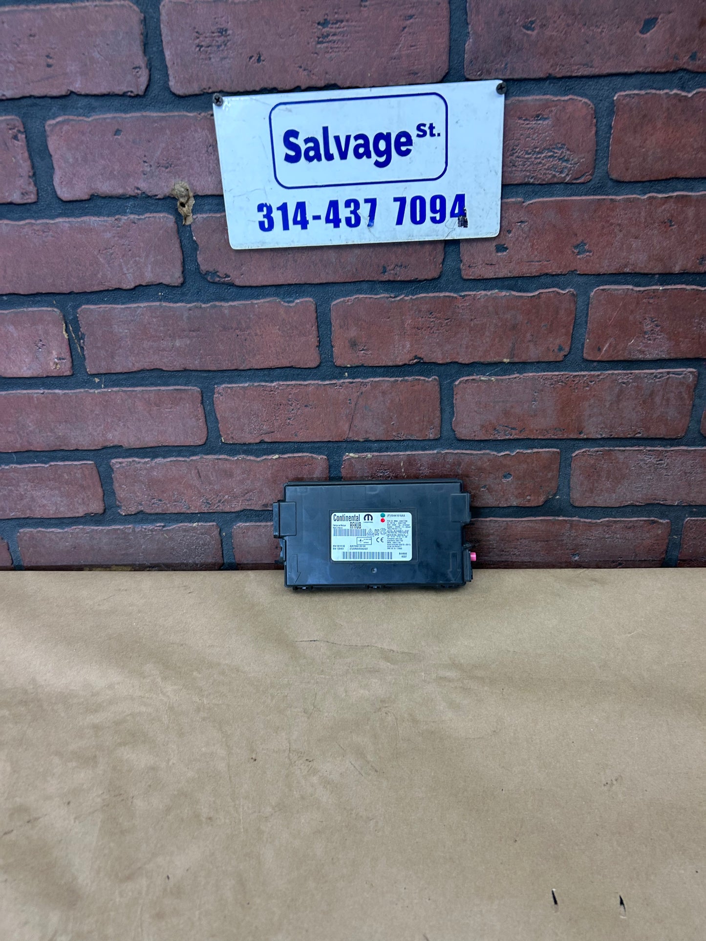 2020-22 CHALLENGER CHARGER 300 KEYLESS ENTRY HUB RECEIVER MODULE OEM 68441616AA