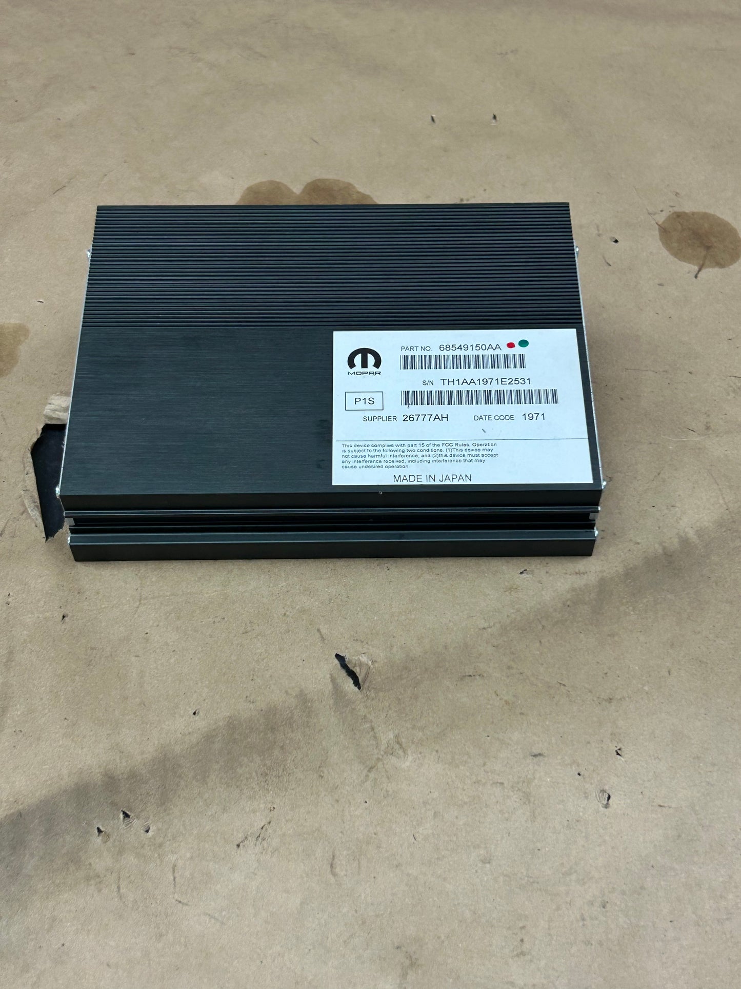 17-23 276 WATT CHARGER CHALLENGER 300 AUDIO RADIO AMPLIFIER OEM 68549150AA