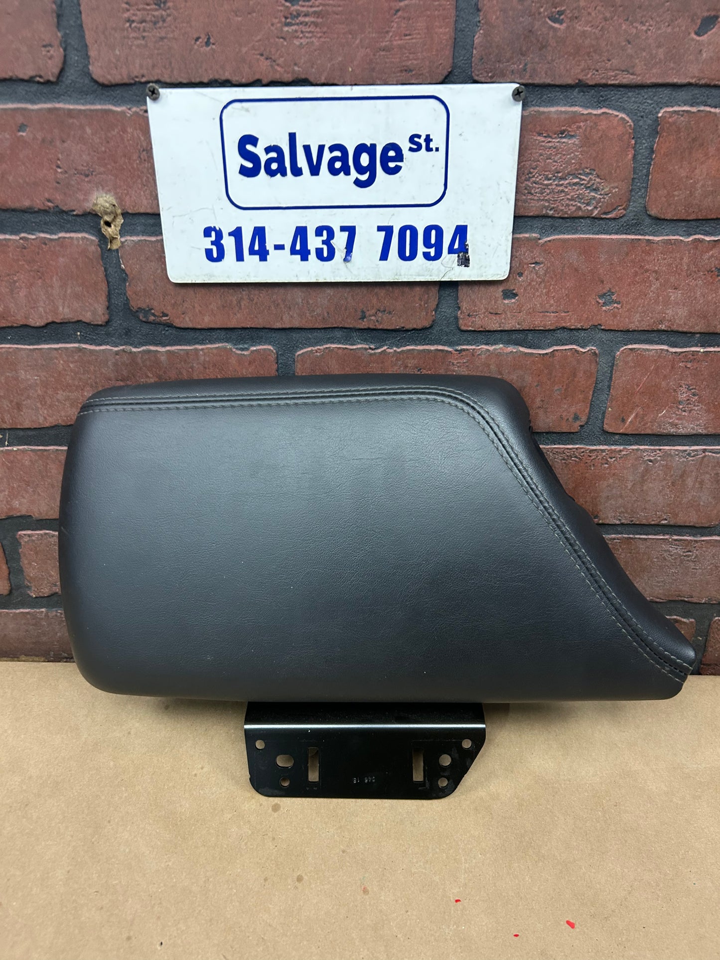 2015-2023 DODGE CHALLENGER FRONT CENTER CONSOLE STORAGE COVER ARMREST BLACK OEM