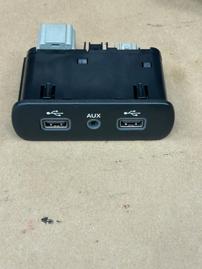 16-18 CHALLENGER MANUAL TRANS CENTER CONSOLE CARPLAY MEDIA HUB USB WIRE HARNESS