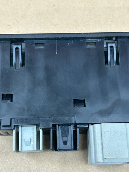 16-18 CHALLENGER MANUAL TRANS CENTER CONSOLE CARPLAY MEDIA HUB USB WIRE HARNESS